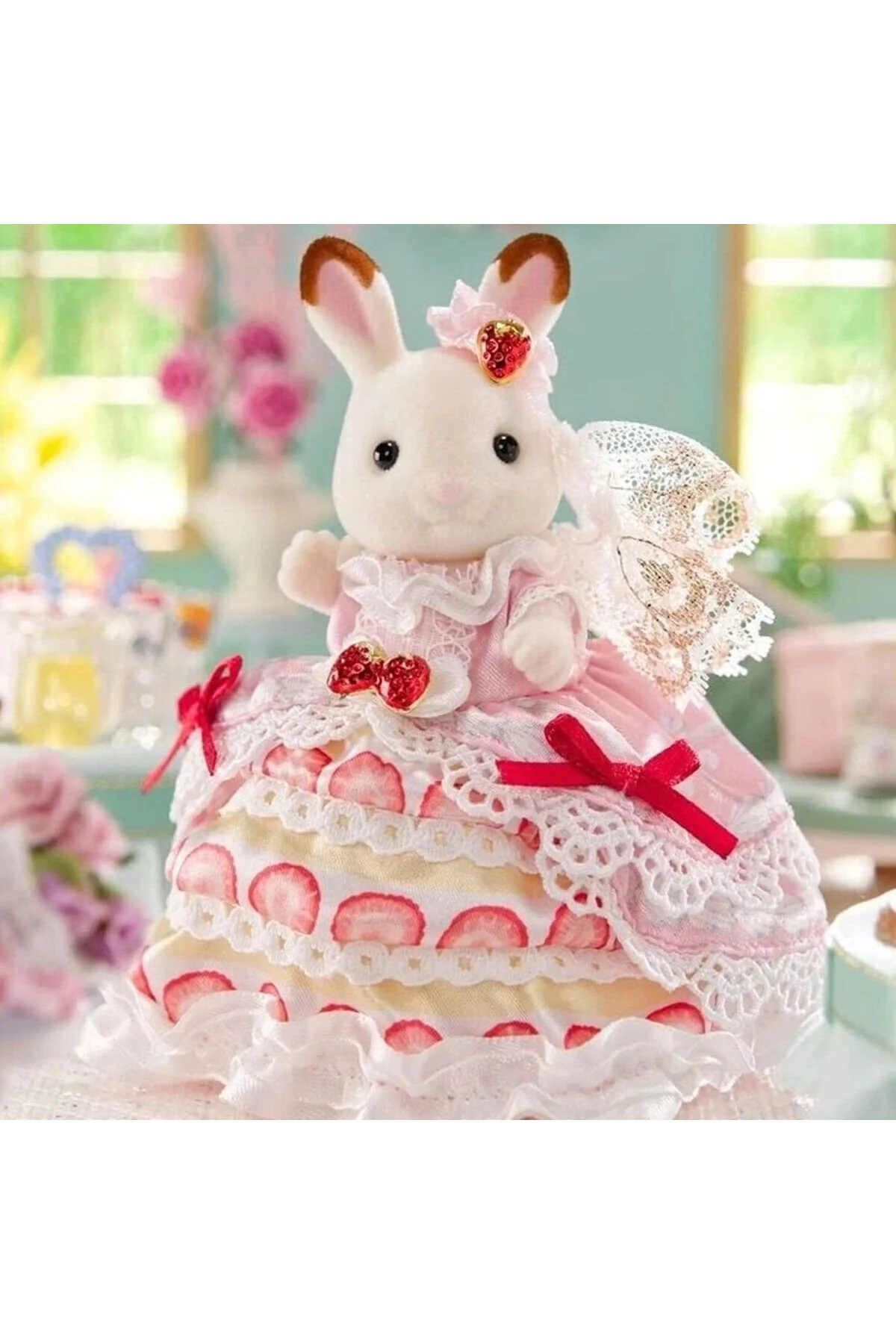 5847 Sylvanian Families Freyanın Doğum Günü Çilekli Pasta Elbises