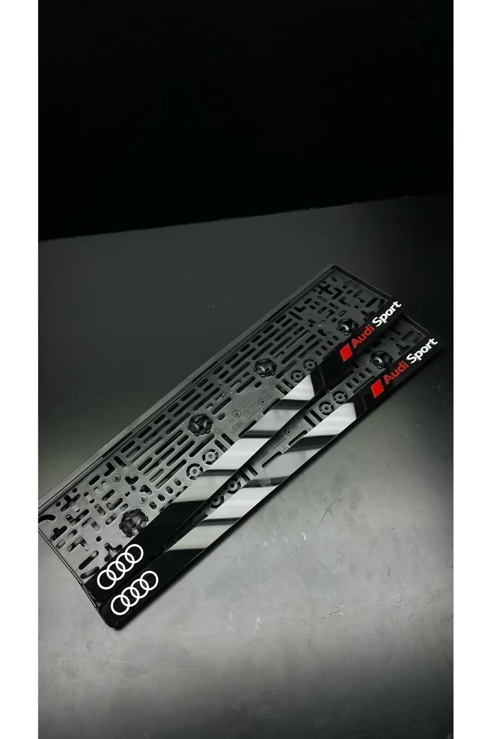 5D LÜX AUDİ SPORT KABARTMA TAKMATİK PLEKSİ PLAKALIK
