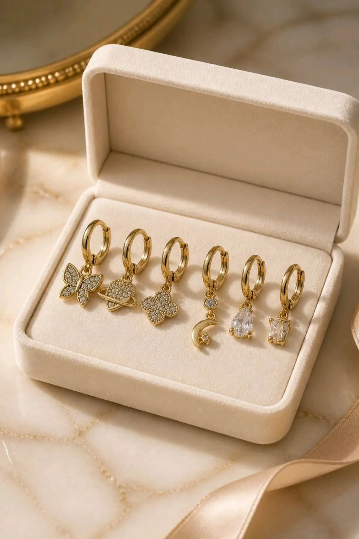 6 Adet Figürlü Gold Renk Zirkon Taşlı Küpe