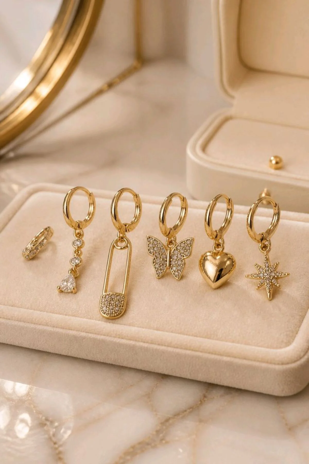 6 Adet Figürlü Gold Renk Zirkon Taşlı Küpe