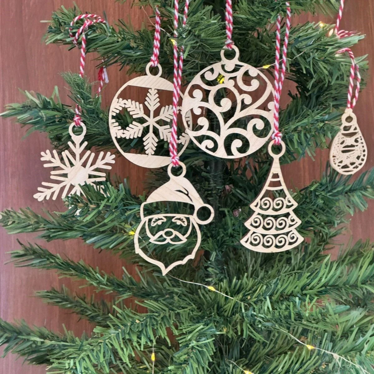 6 Parça Kırmızı Beyaz İpli Noel Babalı ve Kar Tanesi Model Ahşap Yılbaşı Ağaç Süsü Fiyatı, Yorumları ve Özellikleri