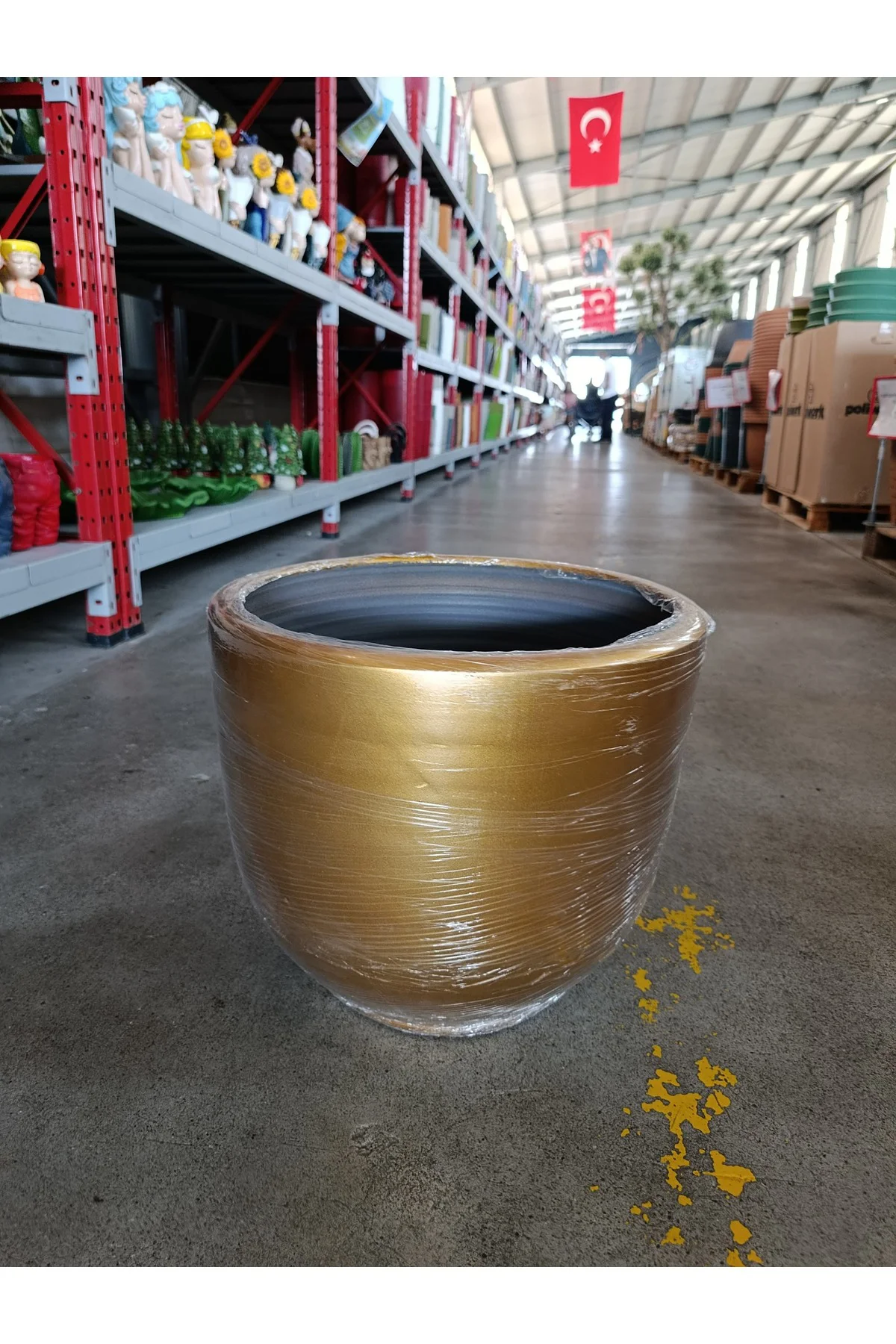 60 Litre Hafif Beton Gold Dekoratif Taş Saksı 60 Litre Hafif Beton Gold Dekoratif Taş Saksı