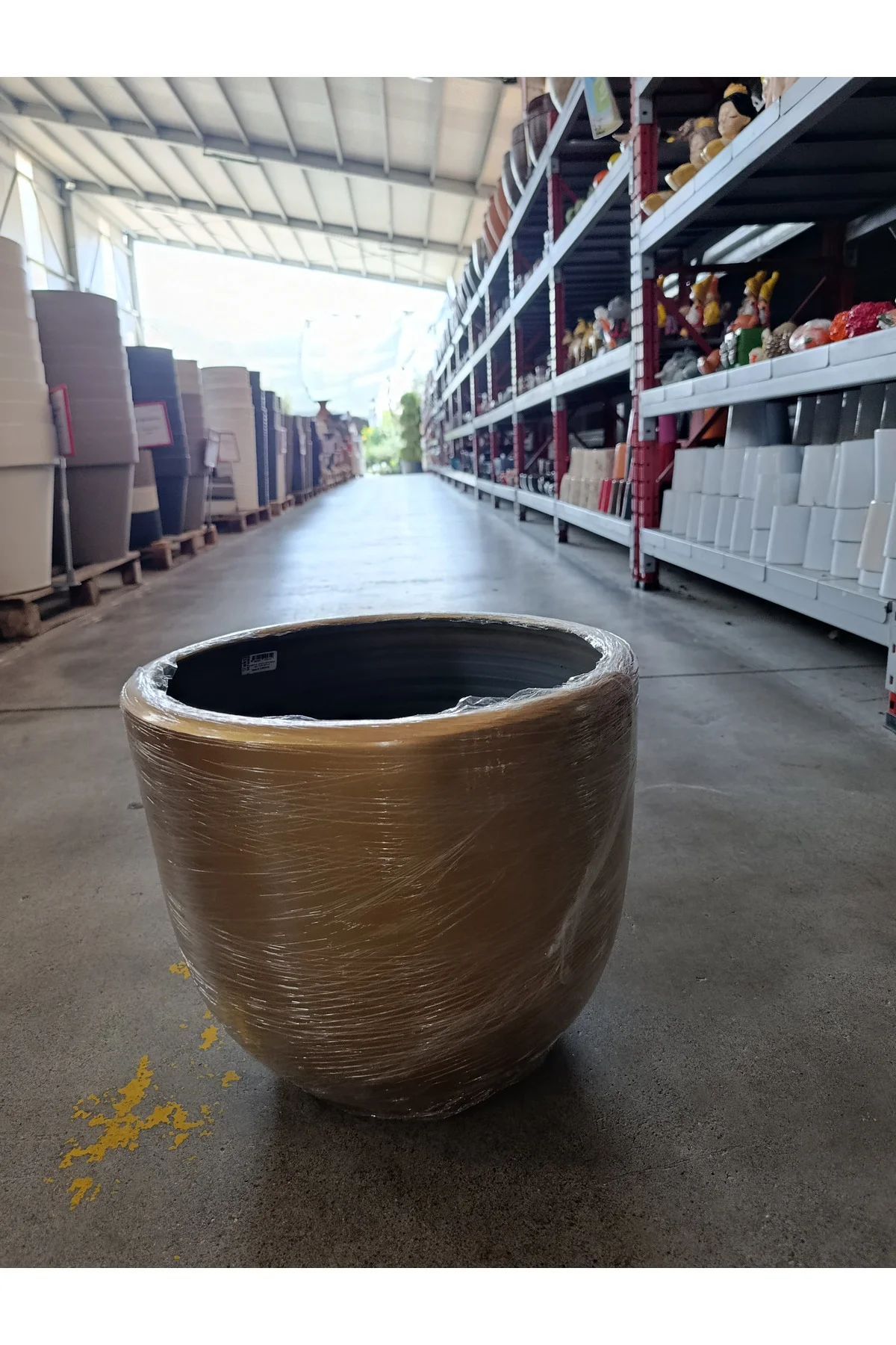 60 Litre Hafif Beton Gold Dekoratif Taş Saksı 60 Litre Hafif Beton Gold Dekoratif Taş Saksı