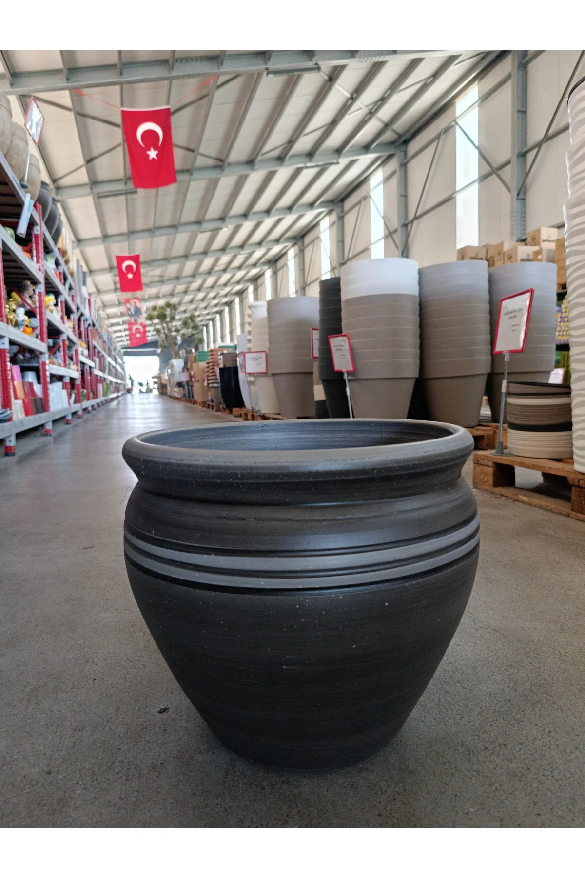60 Litre Hafif Beton Gümüş Detaylı Bombeli Taş Saksı