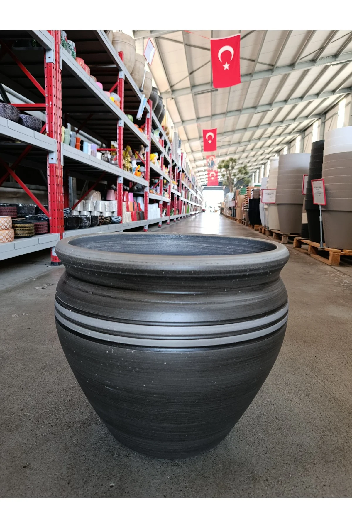 60 Litre Hafif Beton Gümüş Detaylı Bombeli Taş Saksı