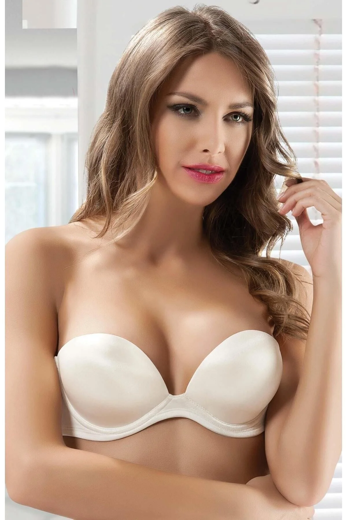 7036 BLANCHE PUSH UP DESTEKLİ DOLGULU STRAPLEZ SİLİKONLU SİHİRLİ SÜTYEN 7036 BLANCHE PUSH UP DESTEKLİ DOLGULU STRAPLEZ SİLİKONLU SİHİRLİ SÜTYEN
