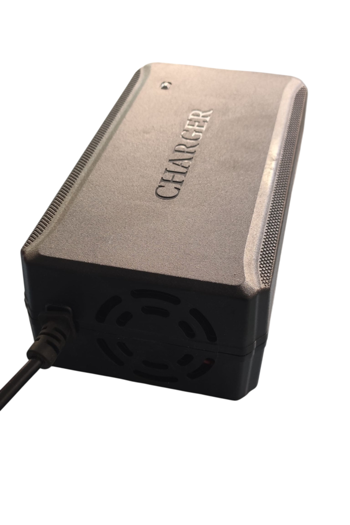 Charger 72V 20A Akü Şarj Cihazı – Kurşun-Asit Aküler İçin Güvenli Ve Güçl Charger 72V 20A Akü Şarj Cihazı – Kurşun-Asit Aküler İçin Güvenli Ve Güçl