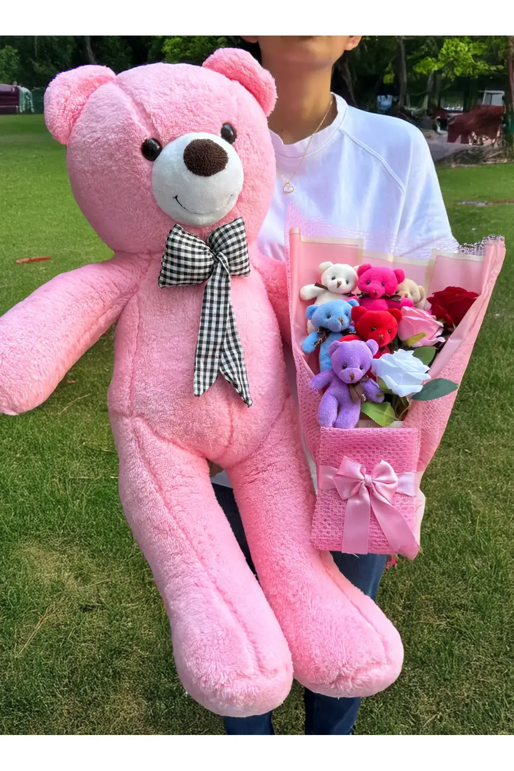 80cm Pembe Ayıcık ve Rengarenk Güllü Ayıcıklı Buket - Arkadaşa He