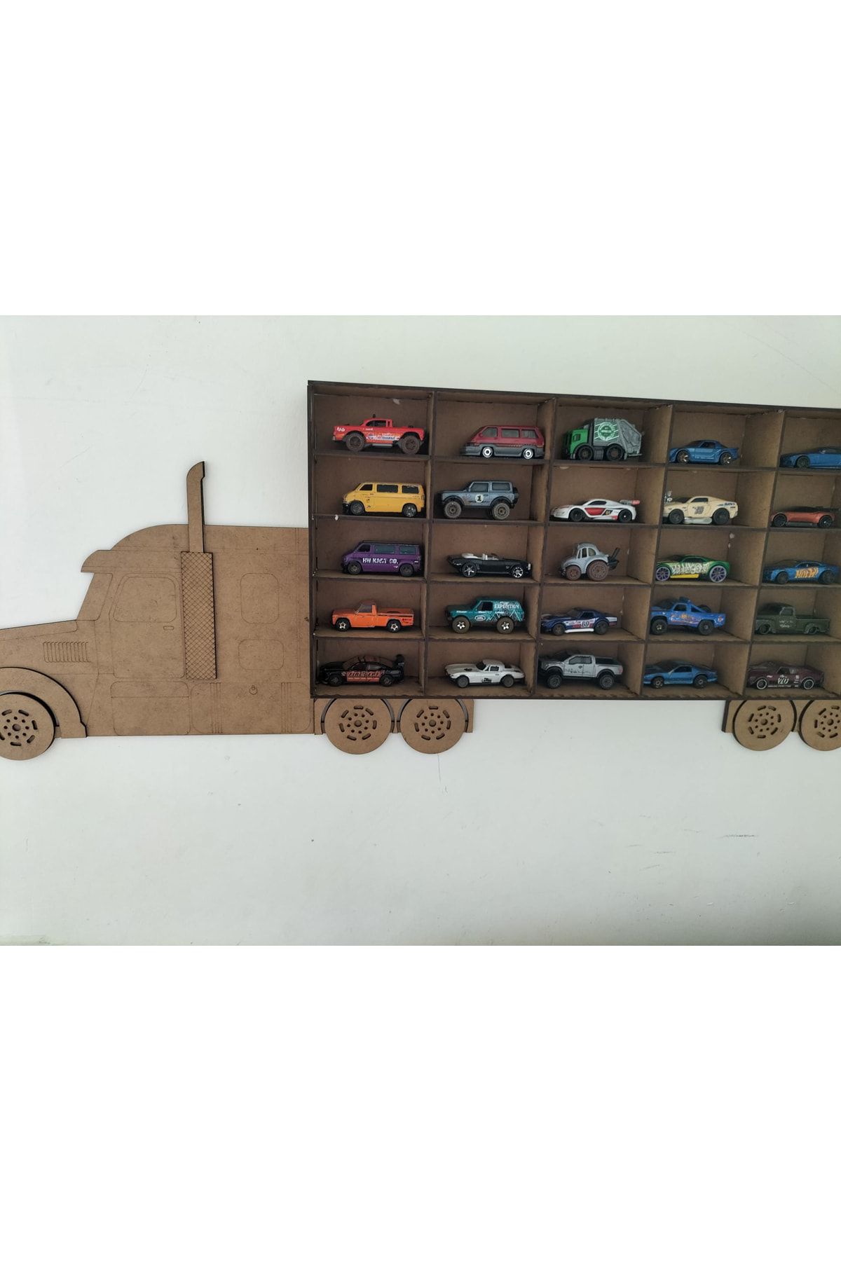 Leylaser 87X32 Ham Mdf Çocuk Odası Ahşap Kamyon Araba Rafı 30 Arabalık