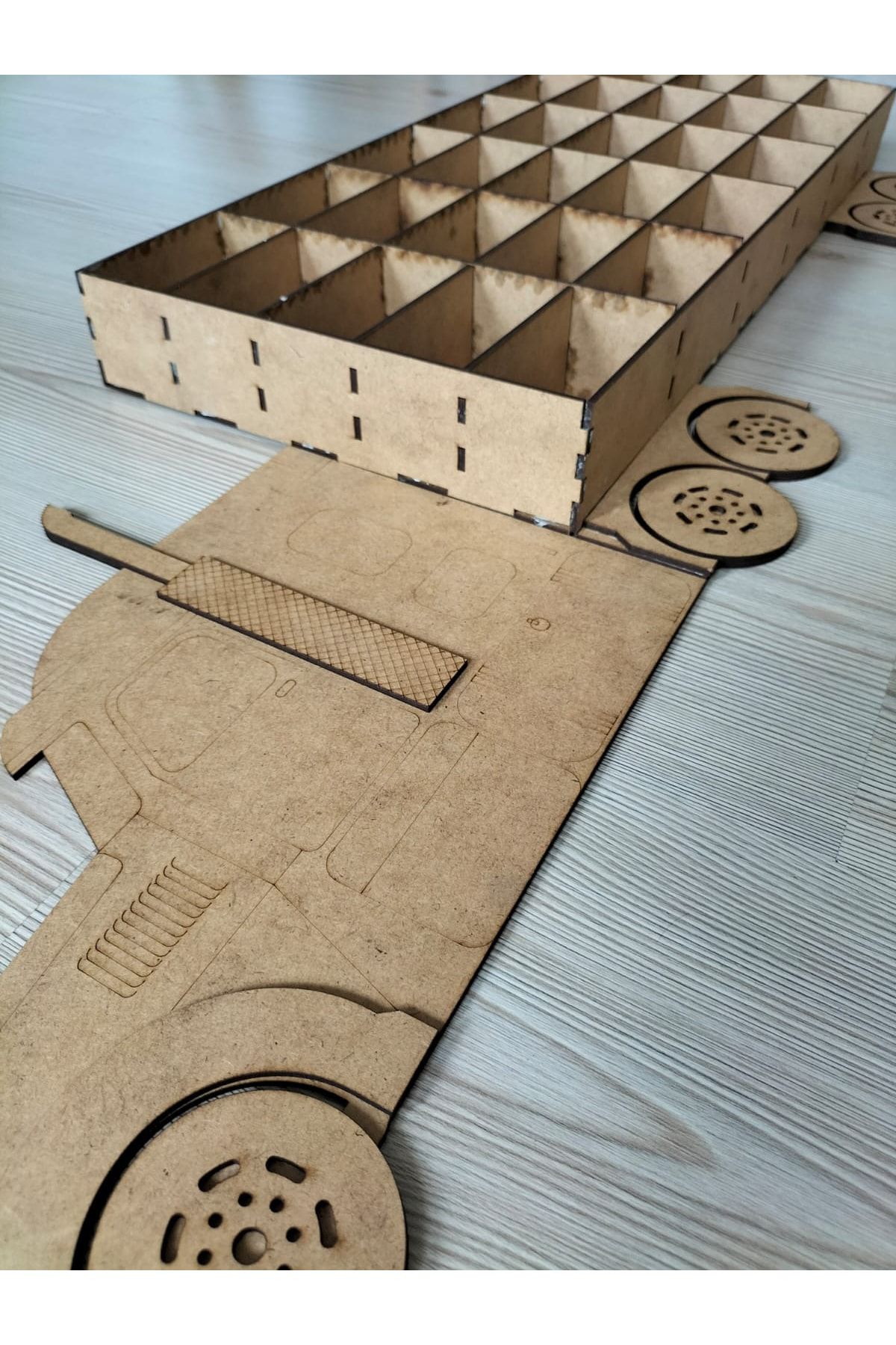 Leylaser 87X32 Ham Mdf Çocuk Odası Ahşap Kamyon Araba Rafı 30 Arabalık