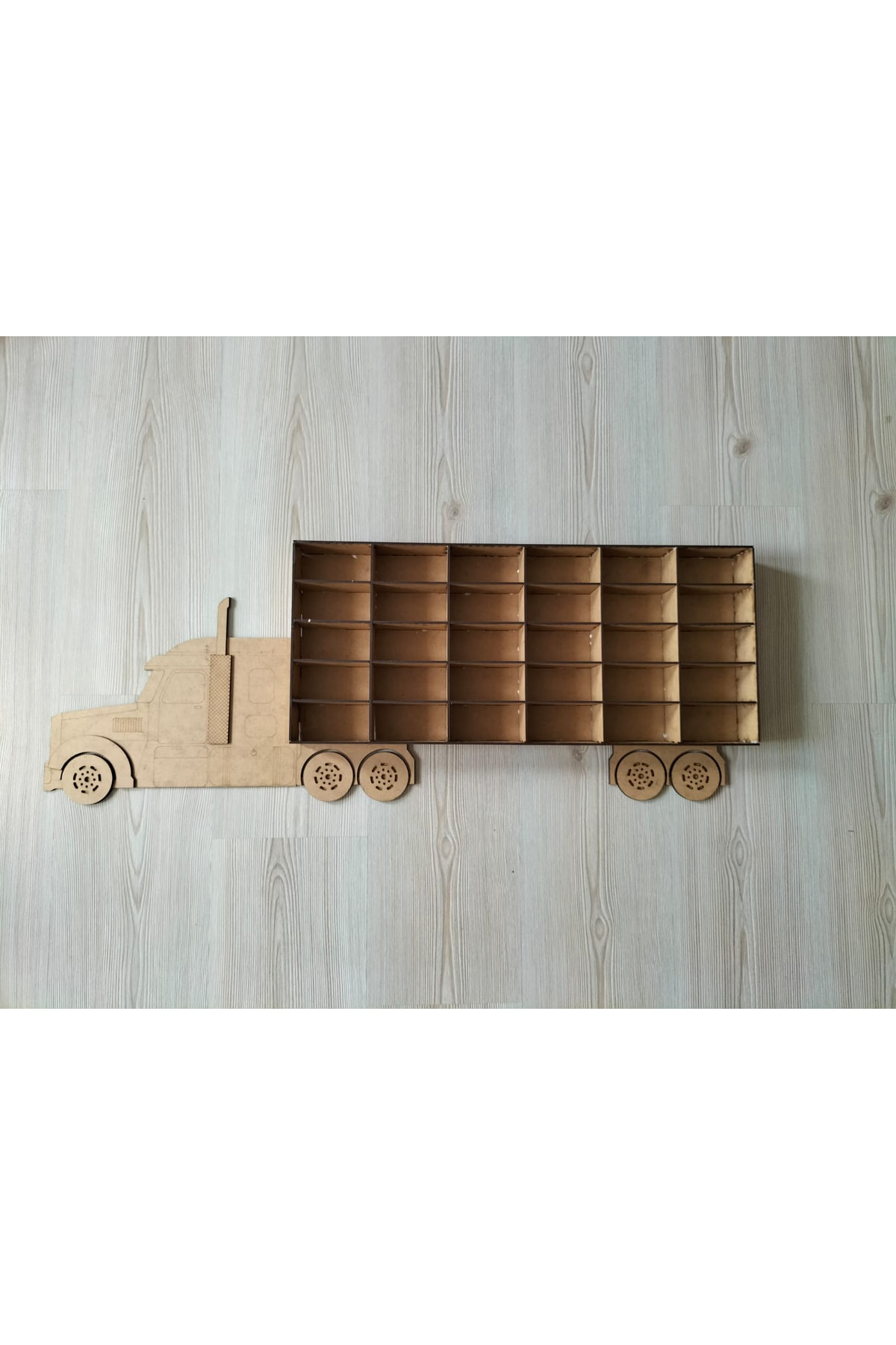 Leylaser 87X32 Ham Mdf Çocuk Odası Ahşap Kamyon Araba Rafı 30 Arabalık