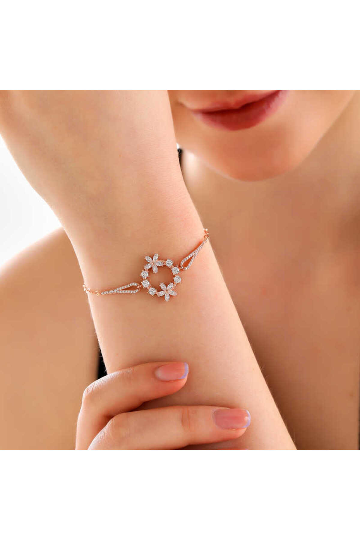 925 Ayar Gümüş Rose Beyaz Çiçek Kadın Bileklik 925 Ayar Gümüş Rose Beyaz Çiçek Kadın Bileklik