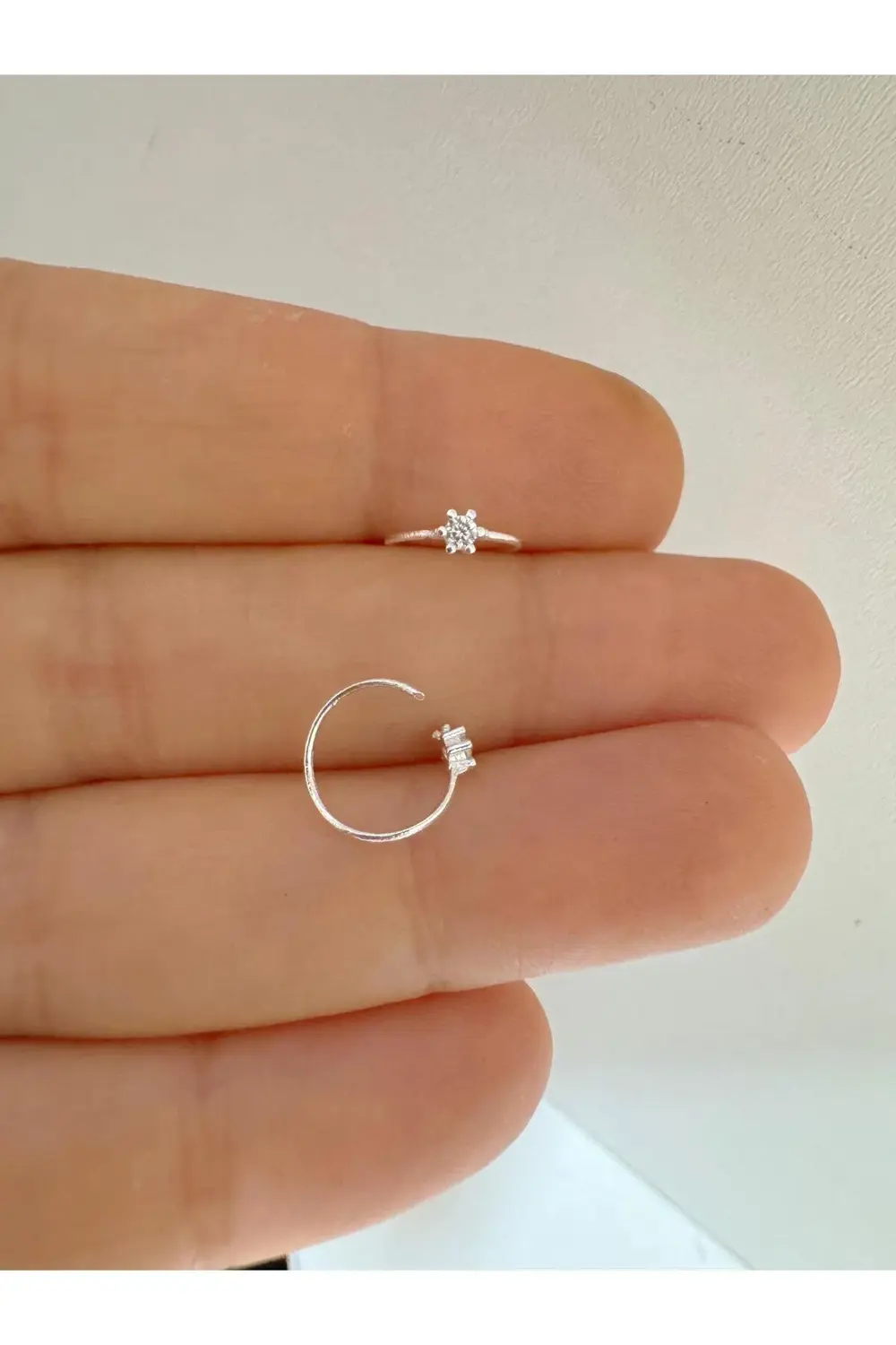 925 AYAR GÜMÜŞ TEK ZİRKON TAŞLI HALKA HIZMA