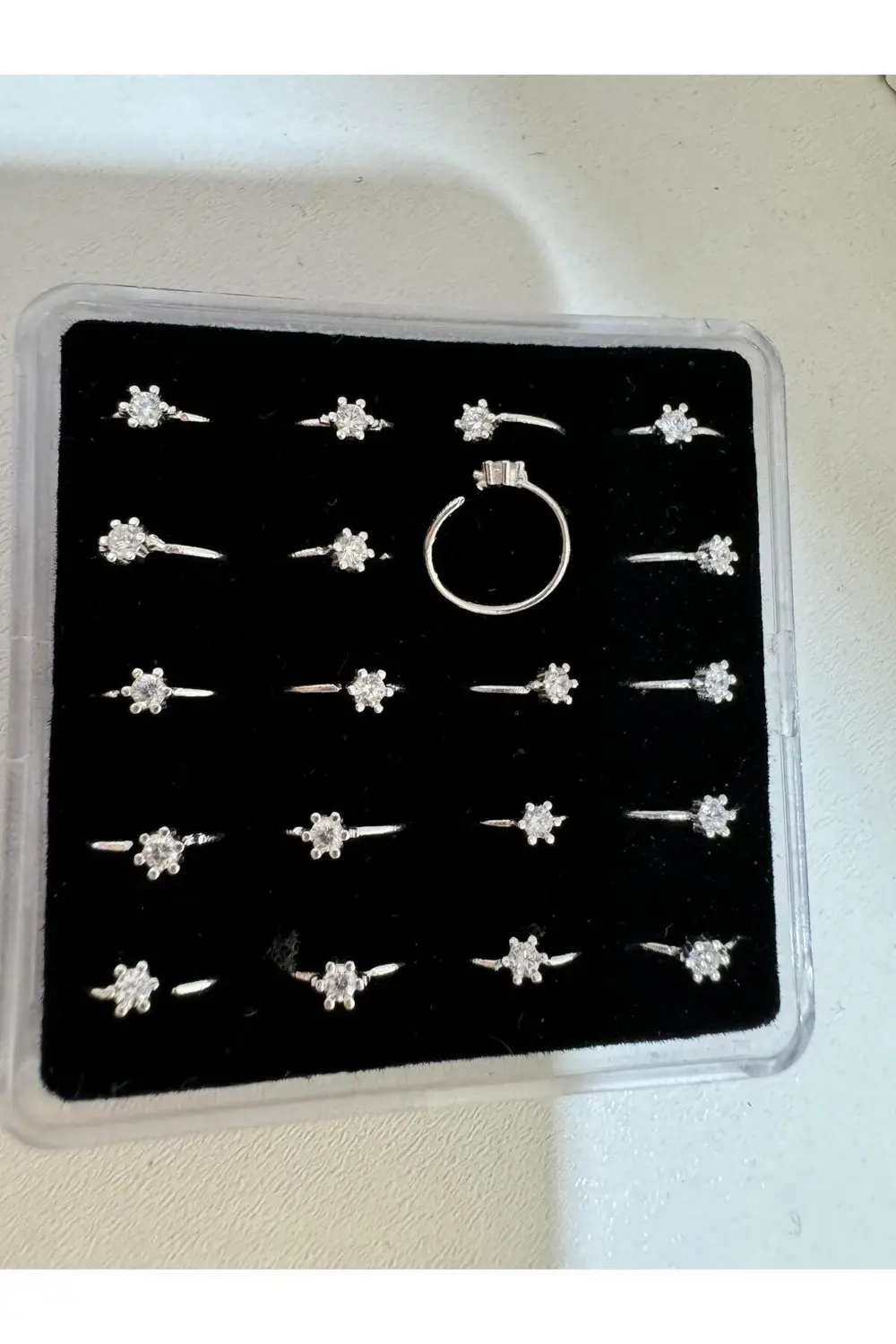 925 AYAR GÜMÜŞ TEK ZİRKON TAŞLI HALKA HIZMA