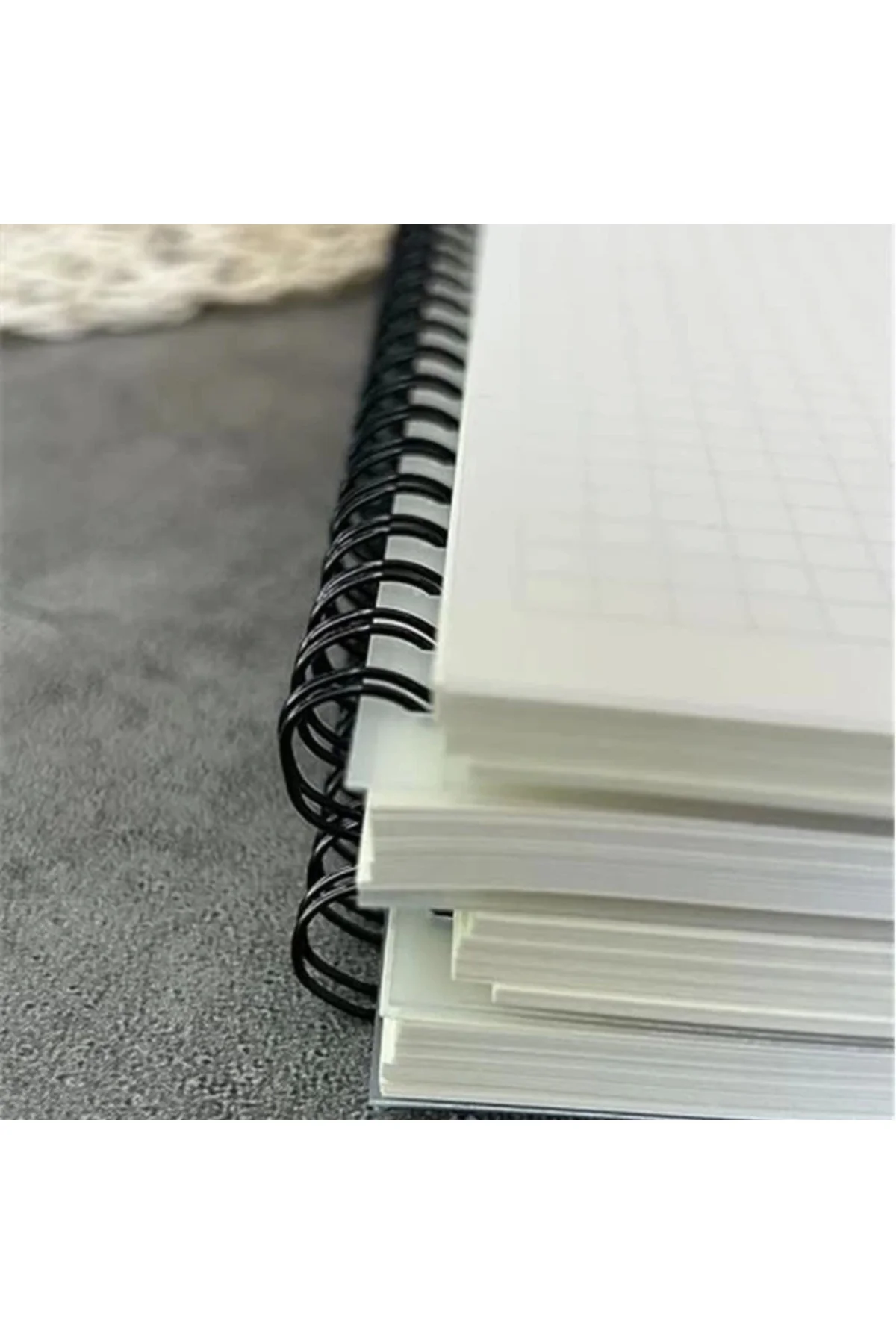 A5 (15x21cm) Boyutunda Şeffaf Kapağa Sahip Yırtılmaz Su Geçirmez Spiralli 60 Yapraklı