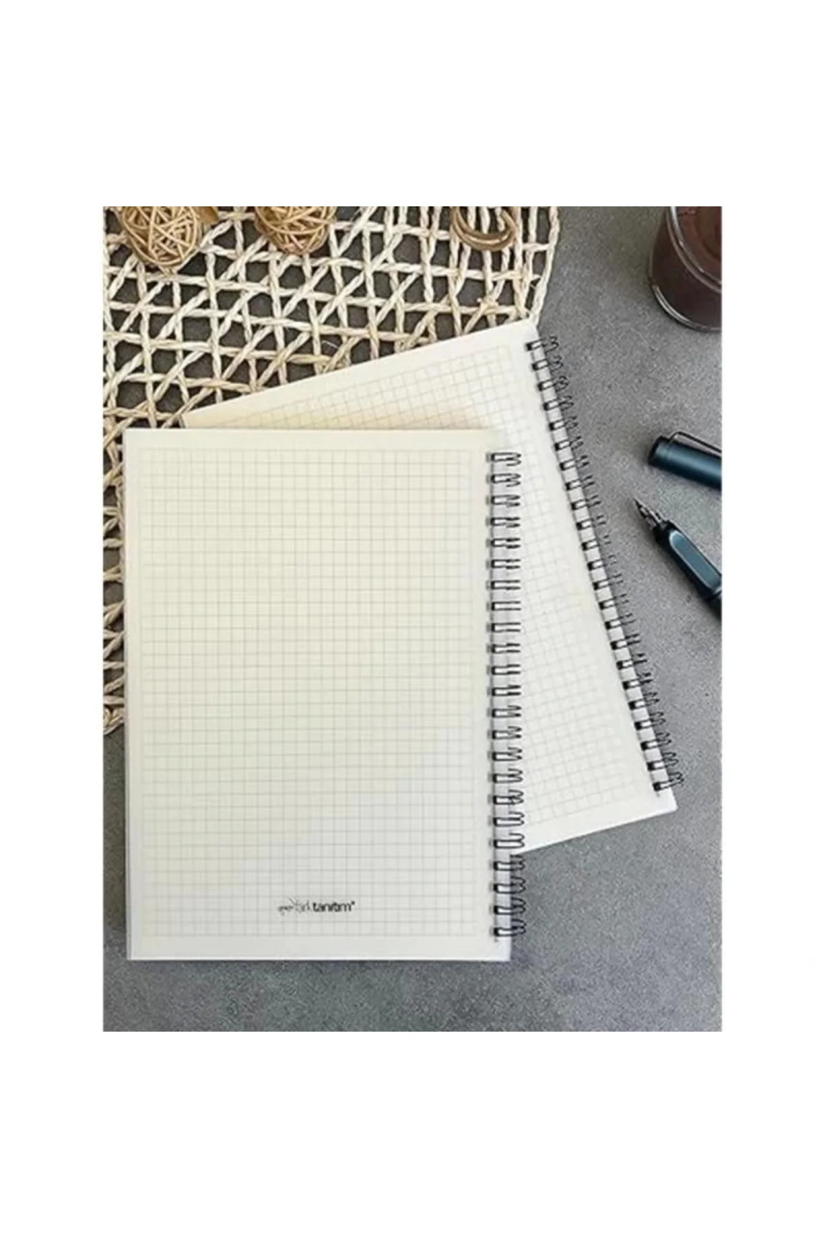 A5 (15x21cm) Boyutunda Şeffaf Kapağa Sahip Yırtılmaz Su Geçirmez Spiralli 60 Yapraklı
