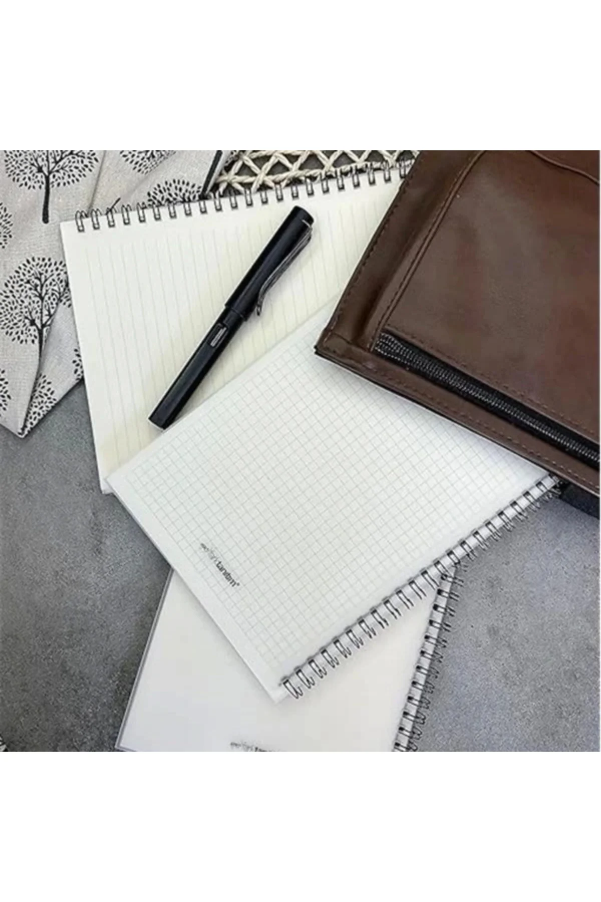 A5 (15x21cm) Boyutunda Şeffaf Kapağa Sahip Yırtılmaz Su Geçirmez Spiralli 60 Yapraklı