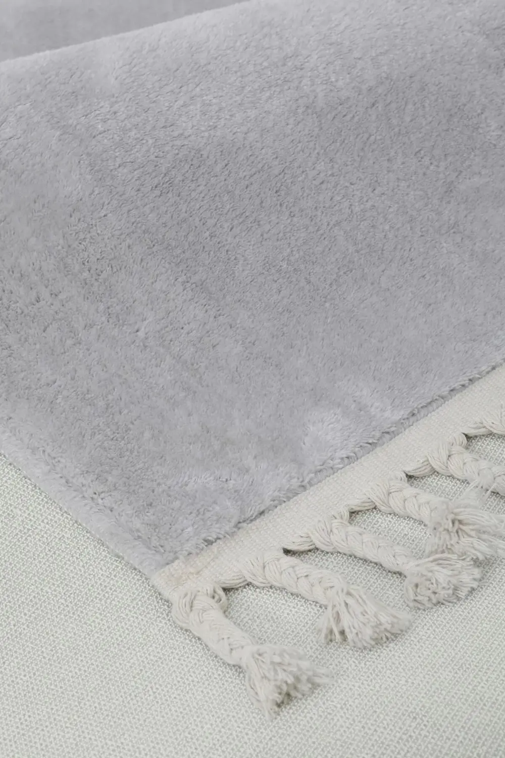 Açık Gri Post Dokuma Halı Saçaklı Peluş Yumuşacık Kaymaz Antibakt