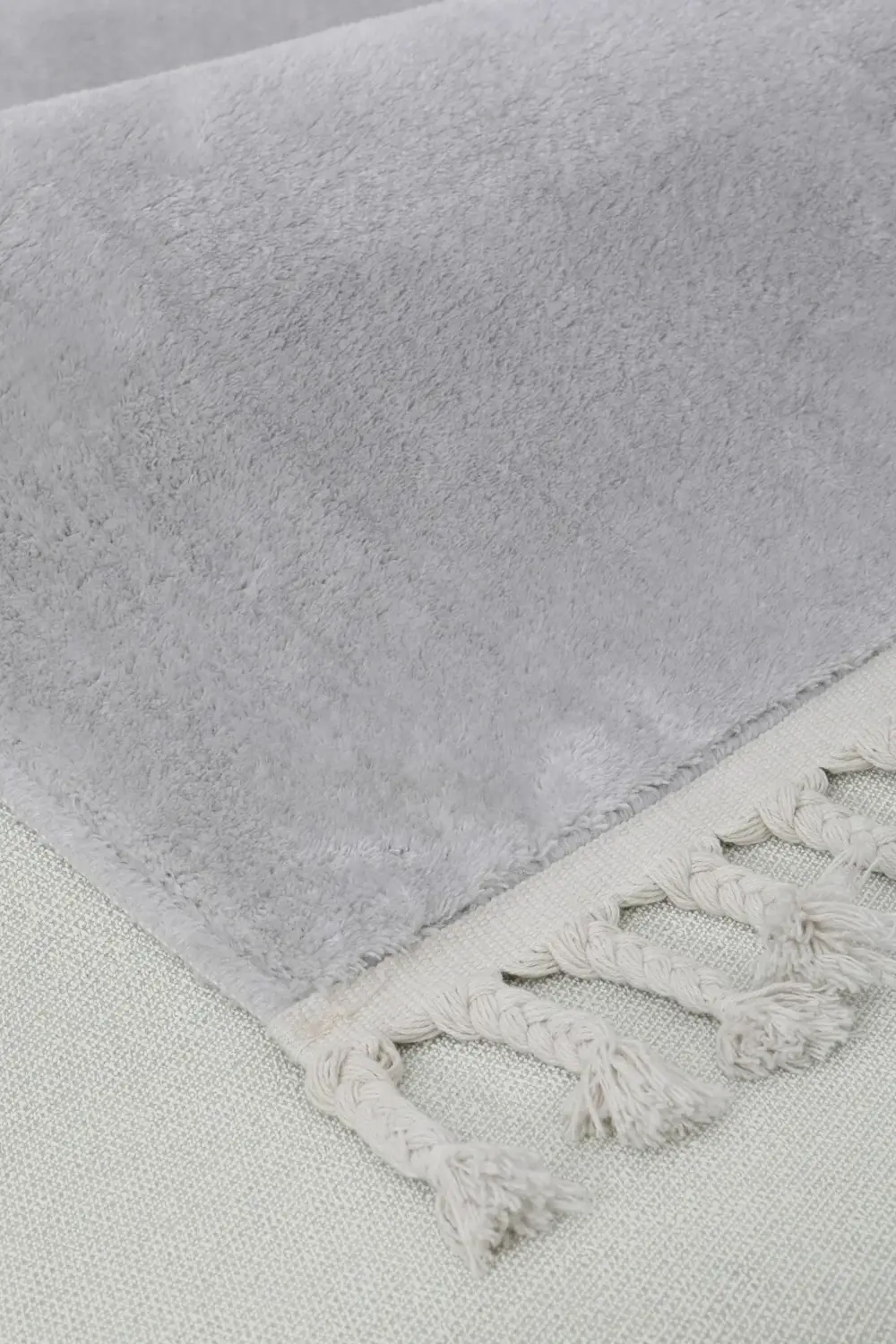 Açık Gri Post Peluş Dokuma Halı Saçaklı 4 M2 Salon Halısı 150x233 Açık Gri Post Peluş Dokuma Halı Saçaklı 4 M2 Salon Halısı 150x233