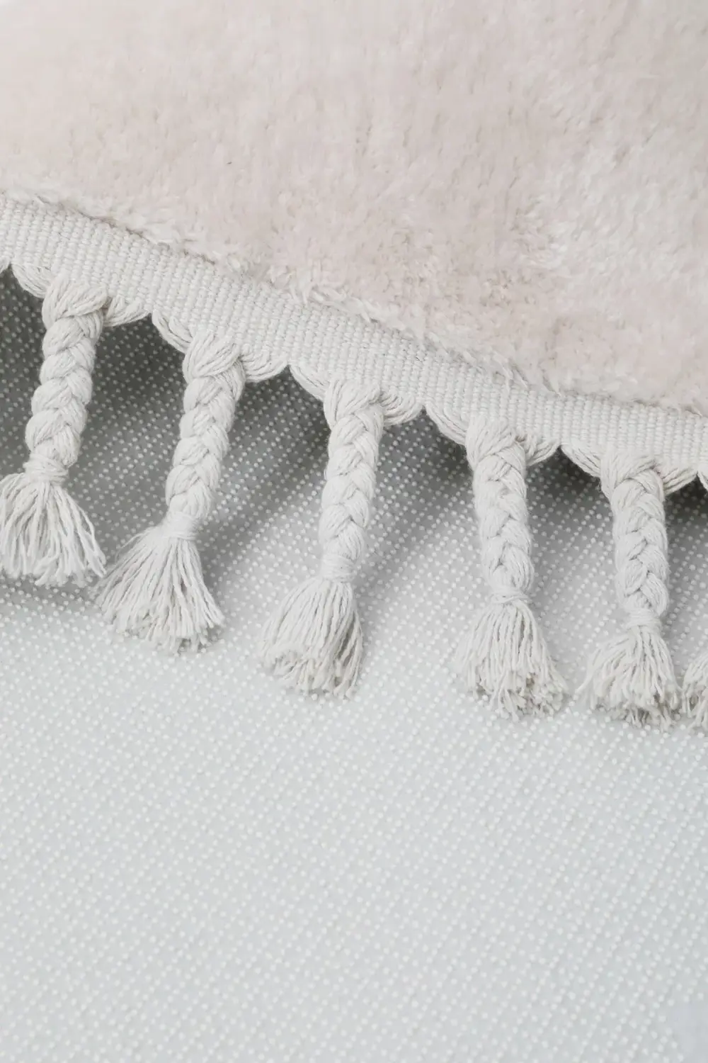 Açık Vizon Oval Post Peluş Dokuma Halı Saçaklı 4 M2 Salon Halısı Açık Vizon Oval Post Peluş Dokuma Halı Saçaklı 4 M2 Salon Halısı