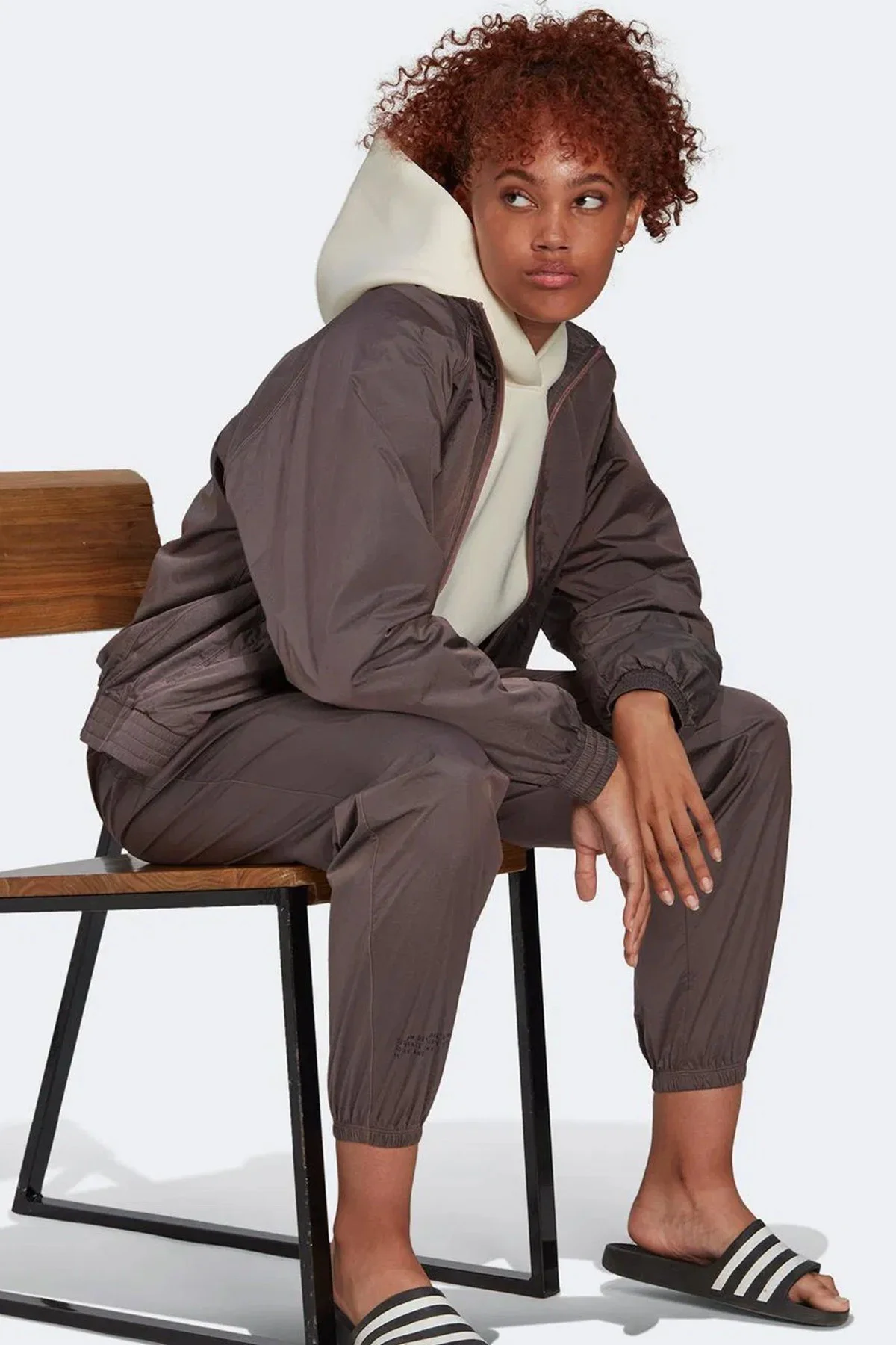 Adidas Women's New Woven Full Zip TT Jacket Kadın Bol Kesim Dokuma Spor Ceket Gül Kurusu Adidas Women's New Woven Full Zip TT Jacket Kadın Bol Kesim Dokuma Spor Ceket Gül Kurusu Fiyatı, Yorumları ve Özellikleri
