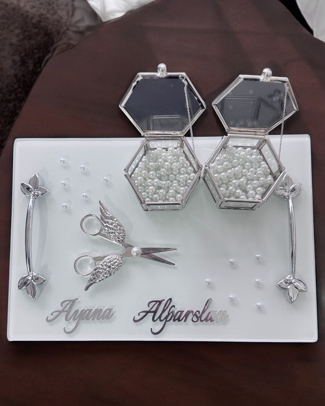 Adore Gümüş Beyaz İncili Söz Tepsisi Nişan Tepsisi ve Damat Kahve
