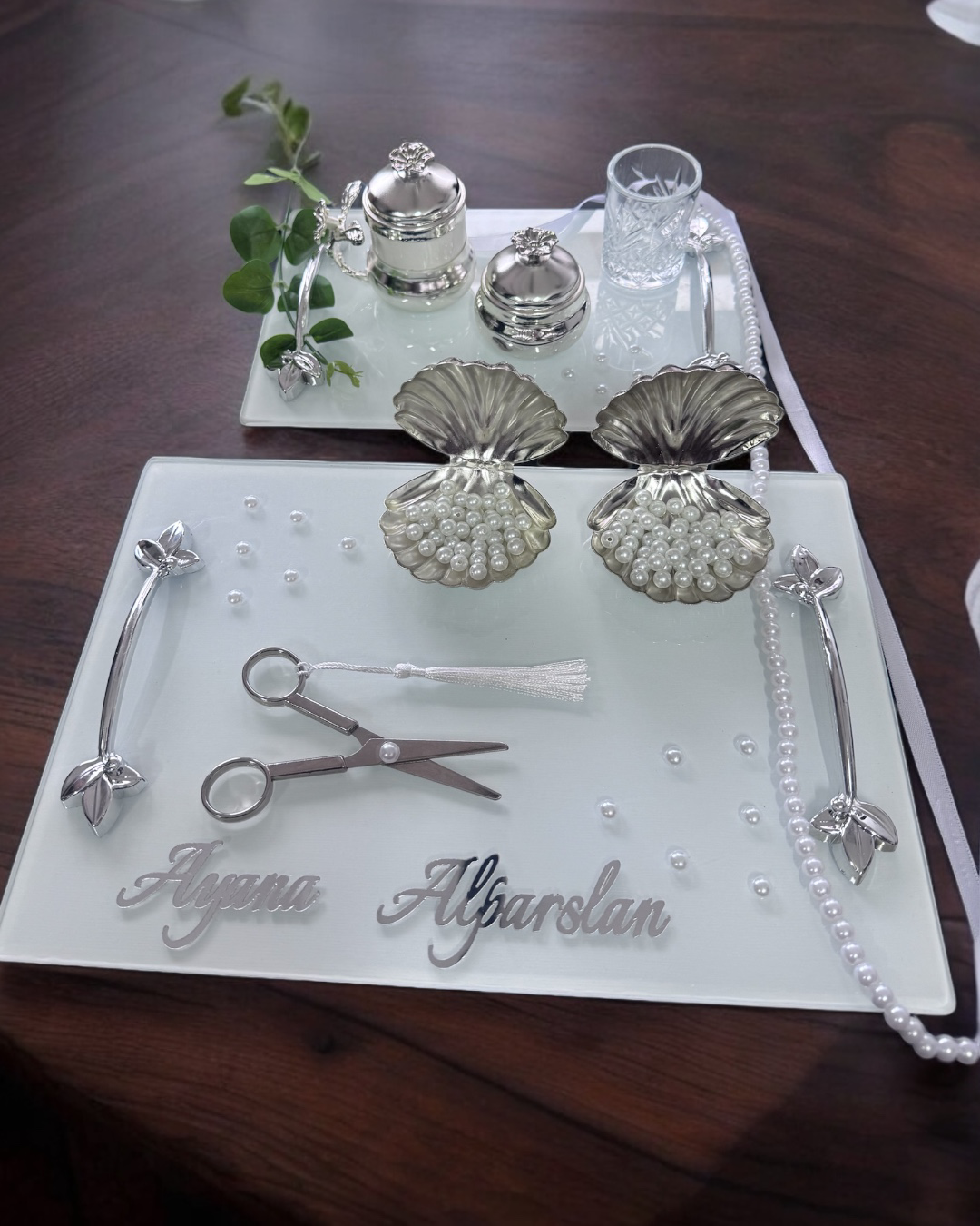 Adore Gümüş Beyaz İncili Söz Tepsisi Nişan Tepsisi ve Damat Kahve