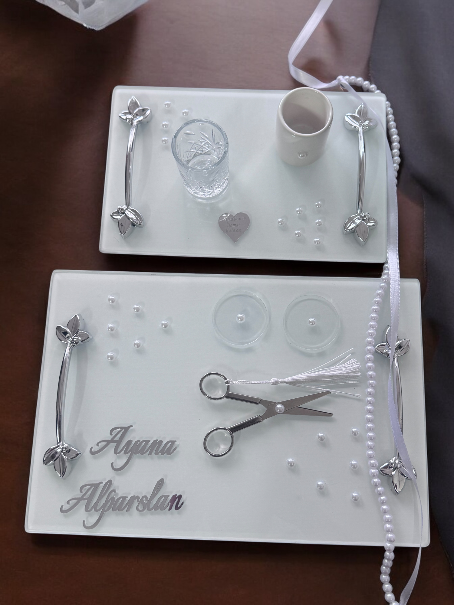 Adore Gümüş Beyaz İncili Söz Tepsisi Nişan Tepsisi ve Damat Kahve