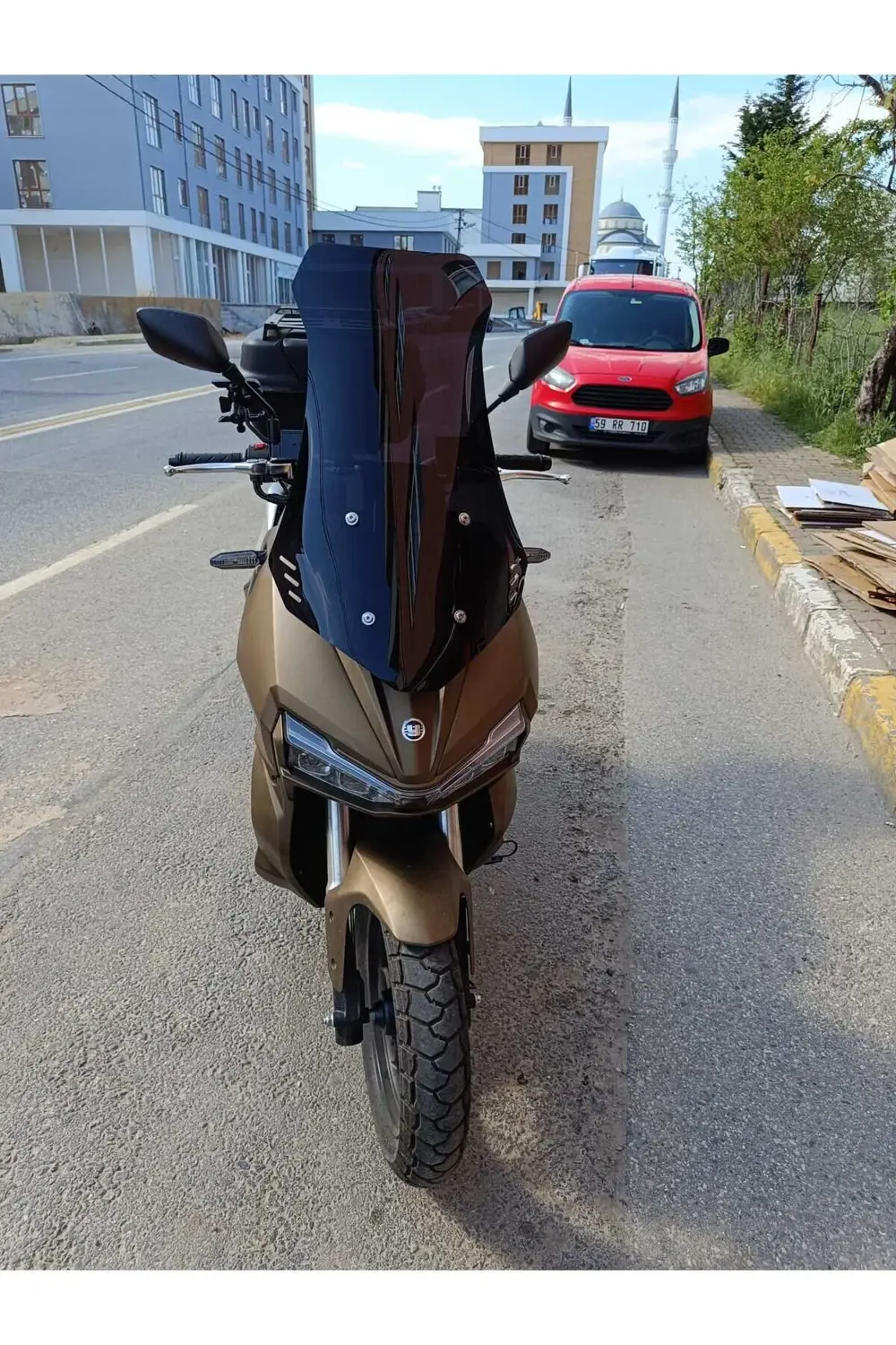 Adventure 150 Ön Cam 2021 2024 Model 65cm Siyah Renkli 4mm ORTA B