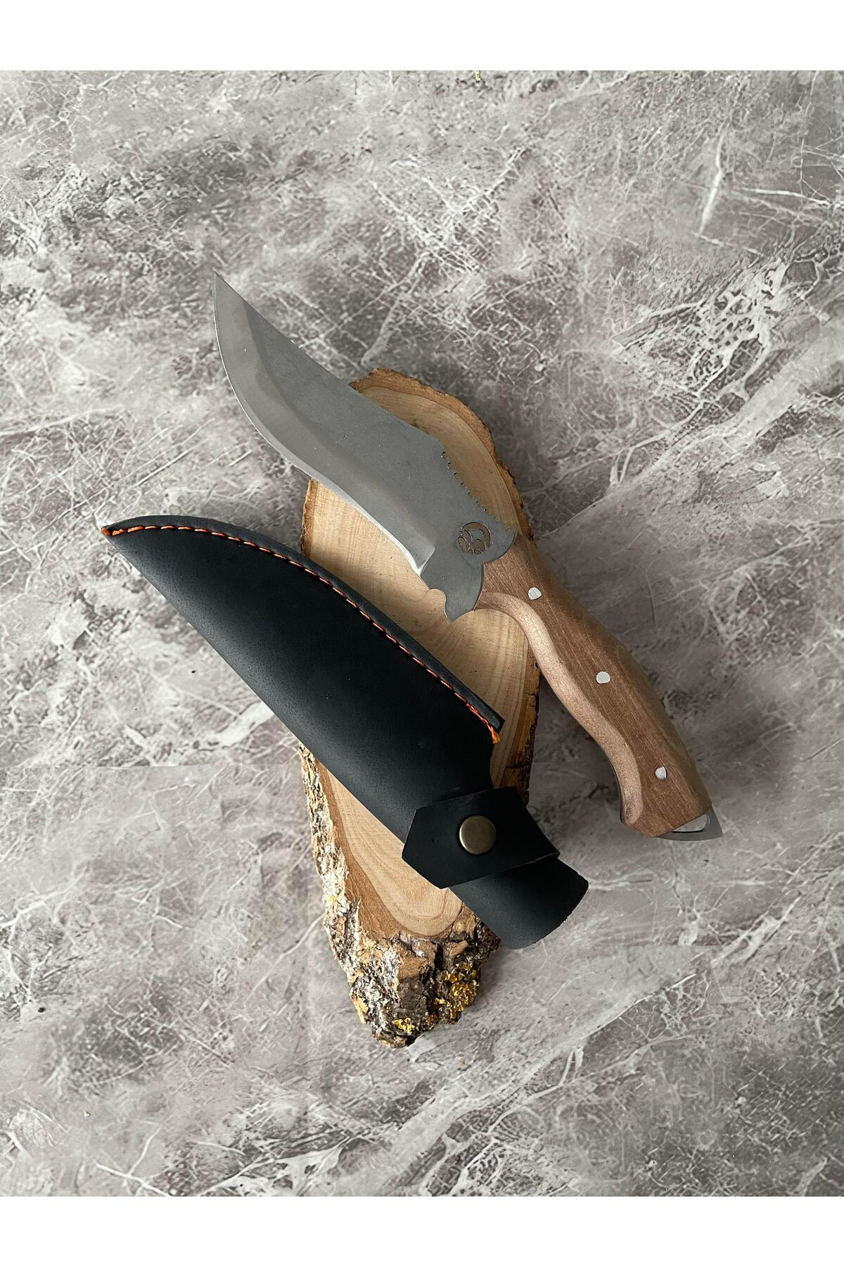 Ağaç Desenli Kamp Bıçağı – Ceviz Kabze, Kılıflı, Cam-Buz Kırmalı 