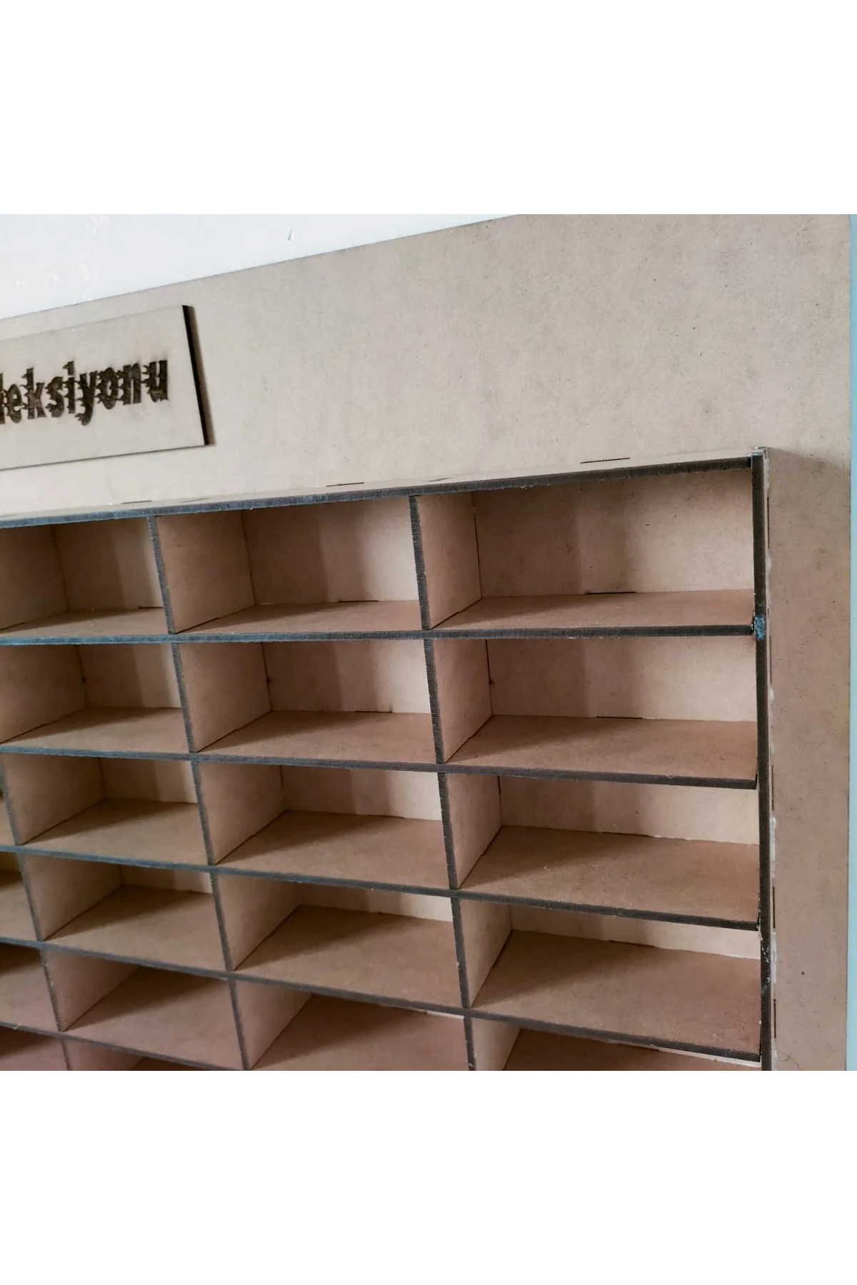 Ahşap 3mm Mdf Çocuk Odası Oyuncak Araba Duvar Rafı 100 Araçlık