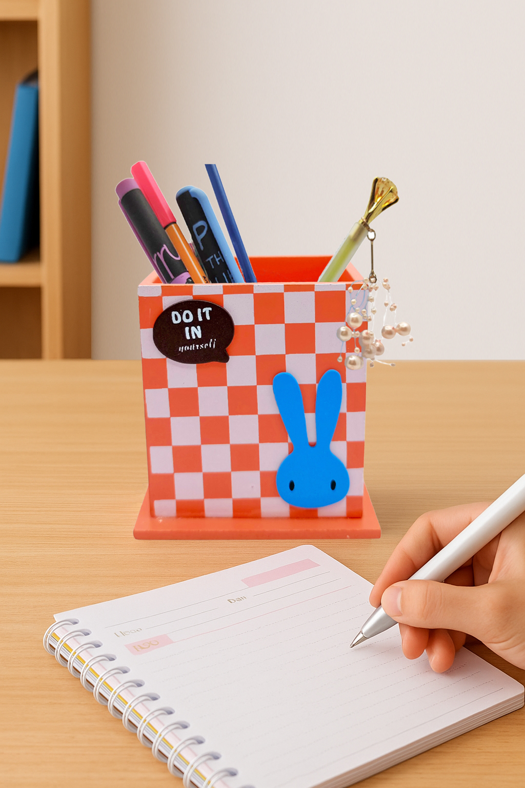 Ahşap Masaüstü Kalemlik Sevimli Tavşan Turuncu - 1 Adet