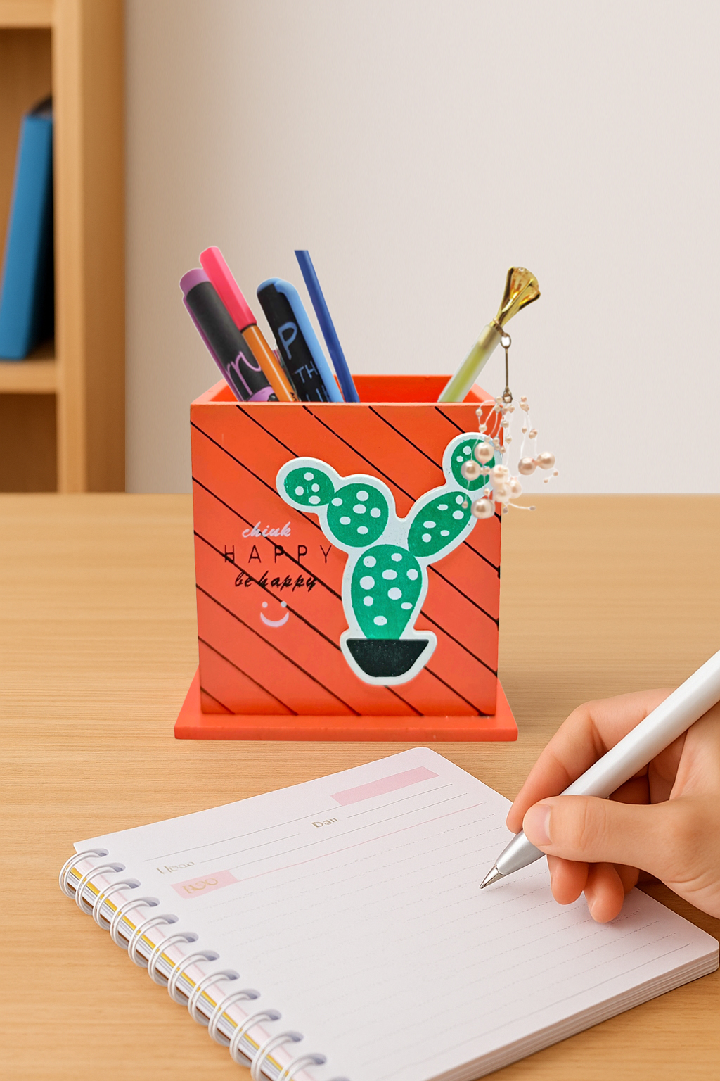 Ahşap Masaüstü Kalemlik Kaktüs Bitki Desenli Turuncu - 1 Adet