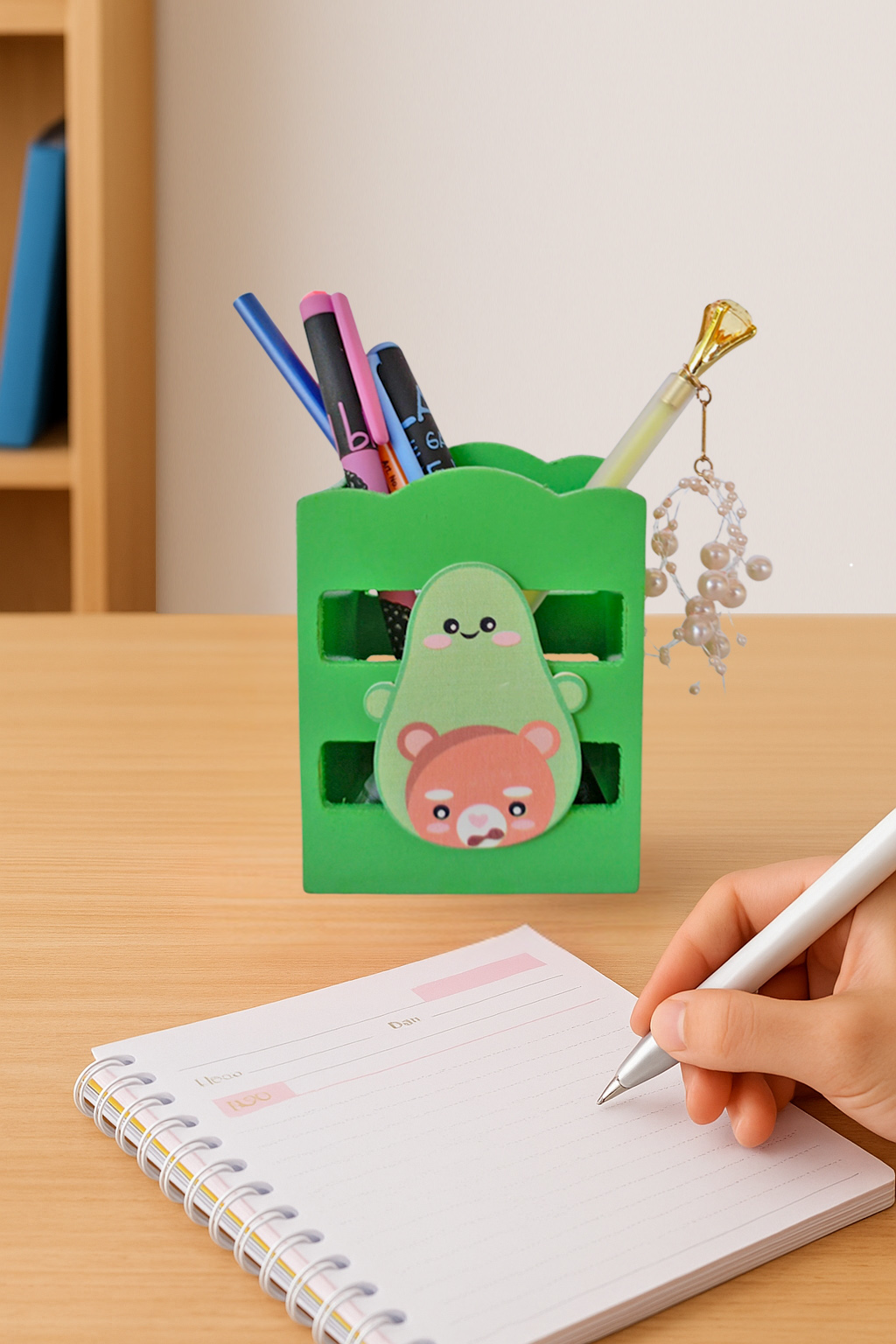 Ahşap Masaüstü Kalemlik Sevimli Avakado Ayı Yeşil- 1 Adet