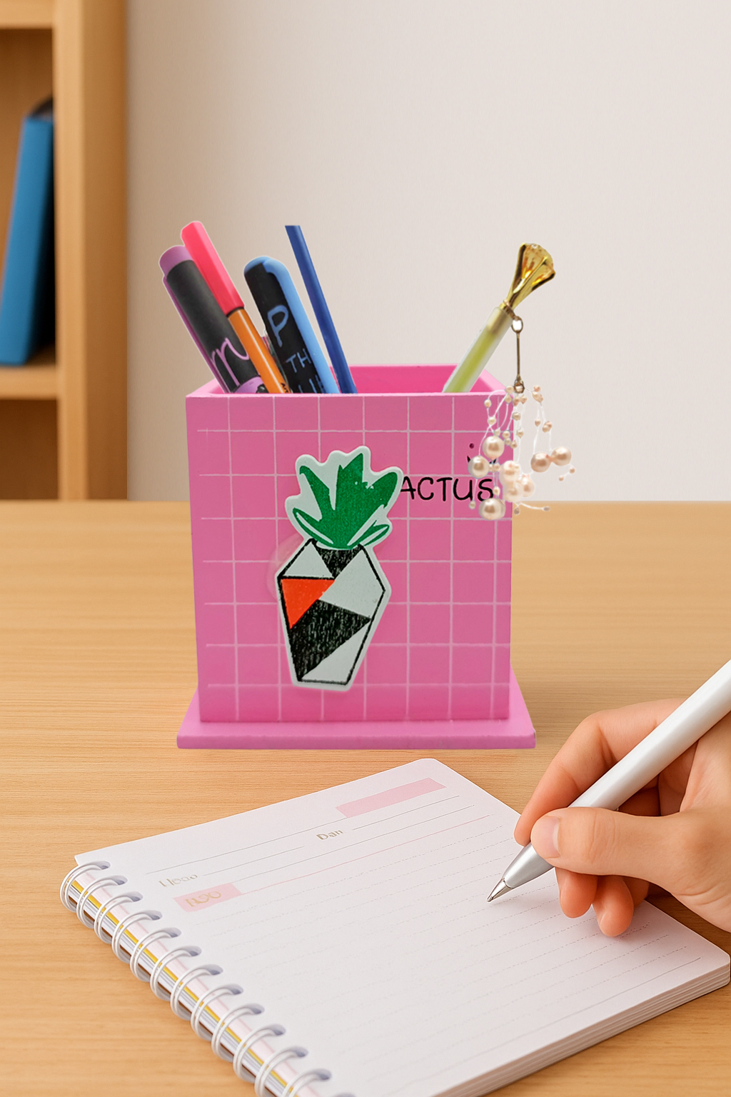 Ahşap Masaüstü Kalemlik Kaktüs Saksılı Desenli Pembe - 1 Adet