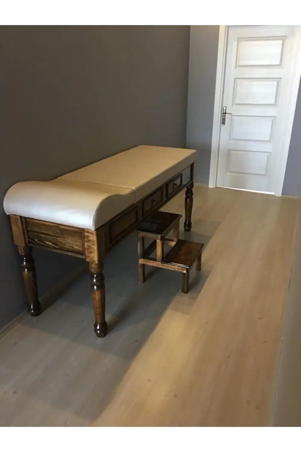 Ahşap Muayene Masası Torna Ayaklı