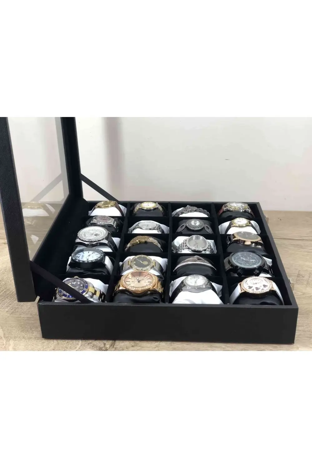 Ahşap Üzeri Deri Kaplama İçi Kadife 20 Gözlü Siyah Beyaz Yastıklı