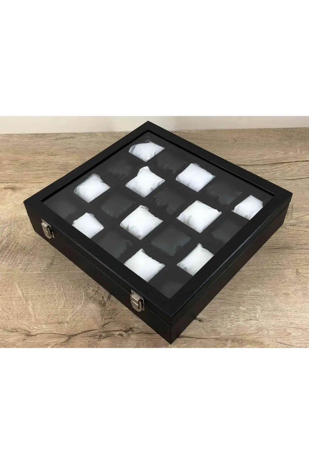 Ahşap Üzeri Deri Kaplama İçi Kadife 20 Gözlü Siyah Beyaz Yastıklı