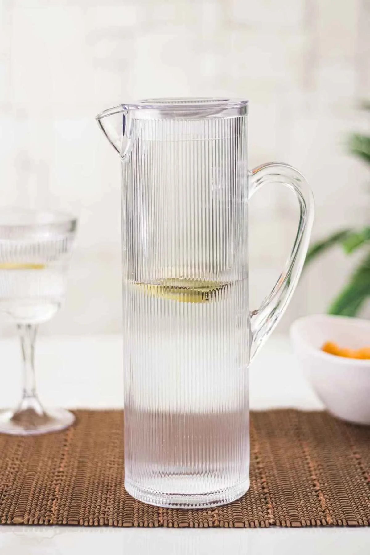 Akilik Barok 1,5 Lt Şeffaf Sürahi (BUZDOLABI KAPAK RAFINA SIĞAR)