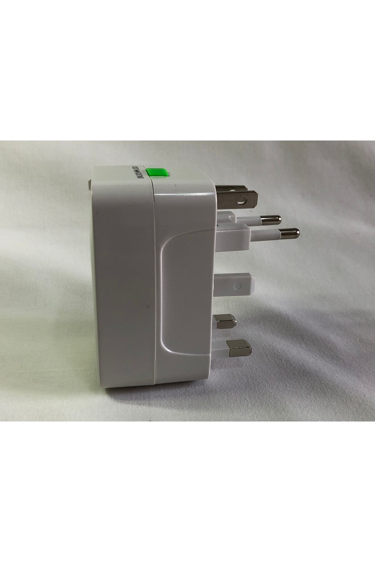 Akım Korumalı Universal Fiş Adaptörü – Tüm Cihazlar için Dünya Ça