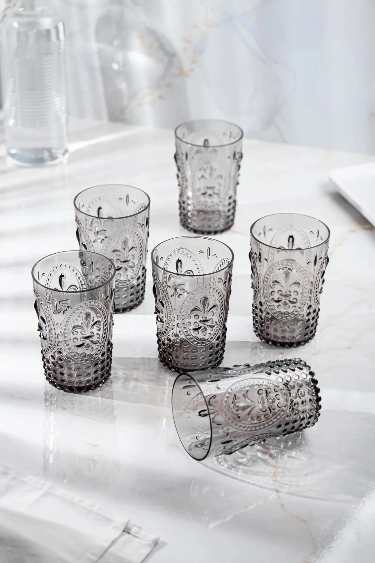 Akrilik Füme Tekli Kısa Bardak & Su Meşrubat Kahve Yanı Bardağı 400 ml ( Cam Değildir ) Akrilik Füme Tekli Kısa Bardak & Su Meşrubat Kahve Yanı Bardağı 400 ml ( Cam Değildir )