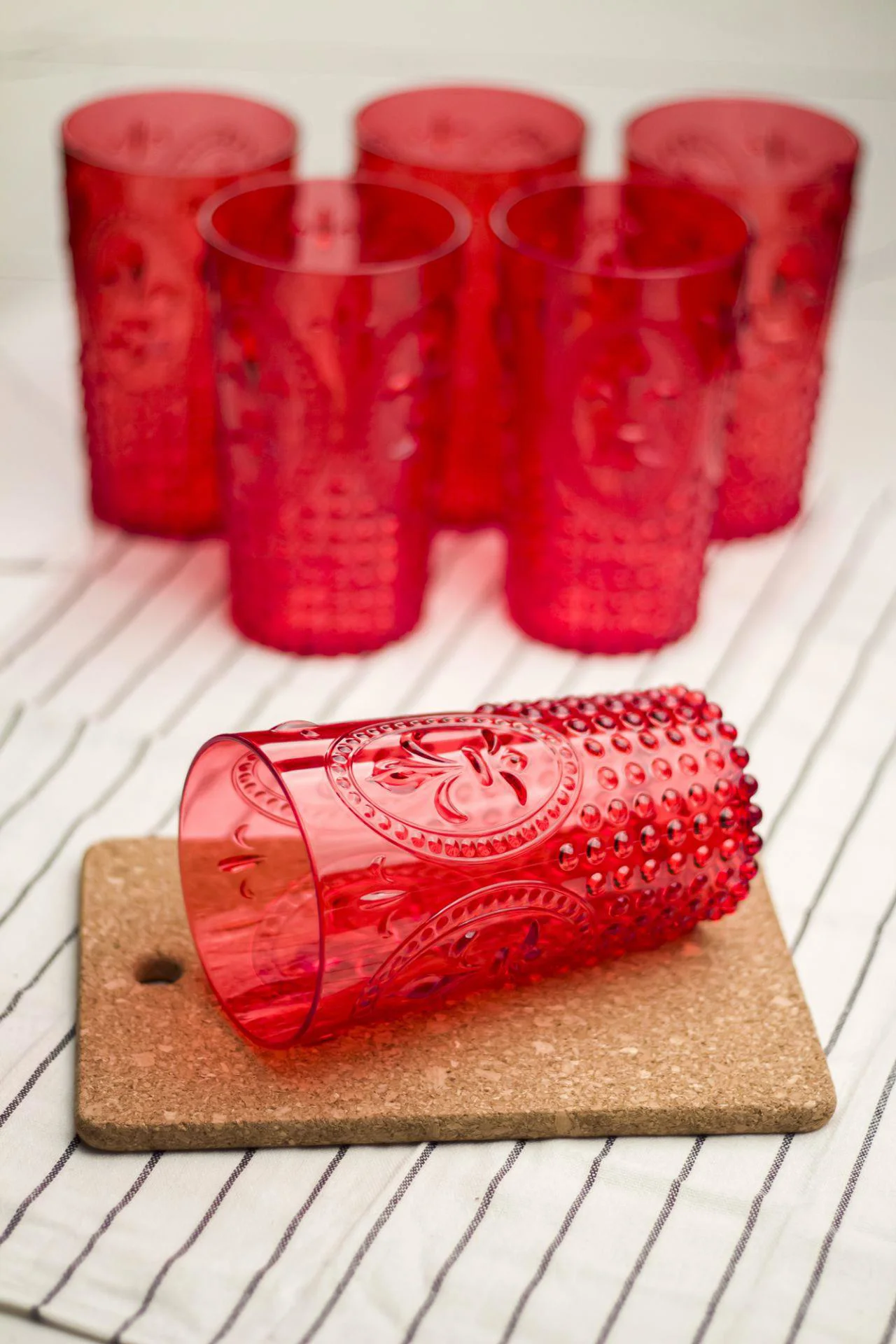 Akrilik Kırmızı 750 ml Bardak – Kırılmaz, BPA İçermez, Uzun Boy Su Bardağı