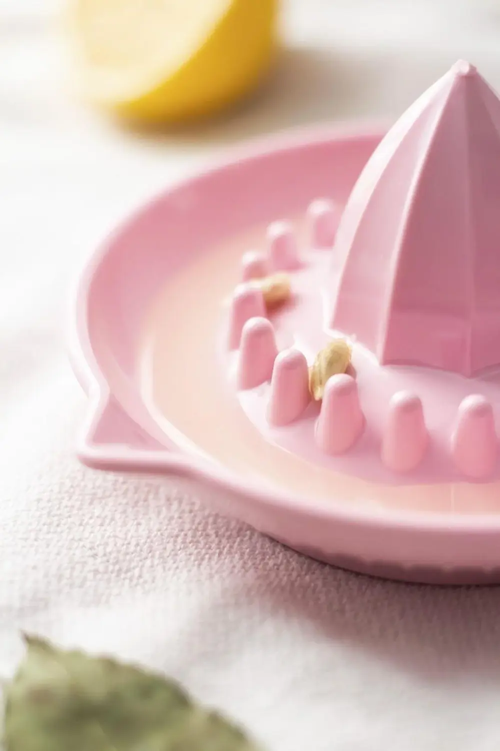 Akrilik Koyu Pembe Limon Sıkacağı Pratik Limon Sıkacağı