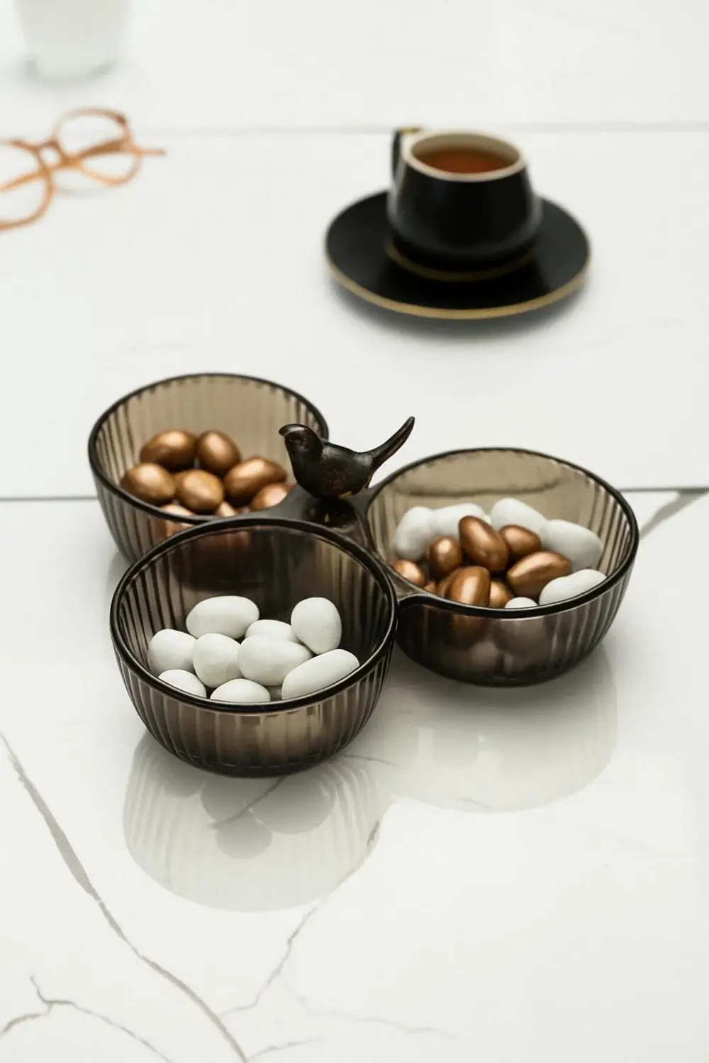 Akrilik Kuşlu Çerezlik Sunumluk Şekerlik Füme ( CAM & PORSELEN DE Akrilik Kuşlu Çerezlik Sunumluk Şekerlik Füme ( CAM & PORSELEN DE