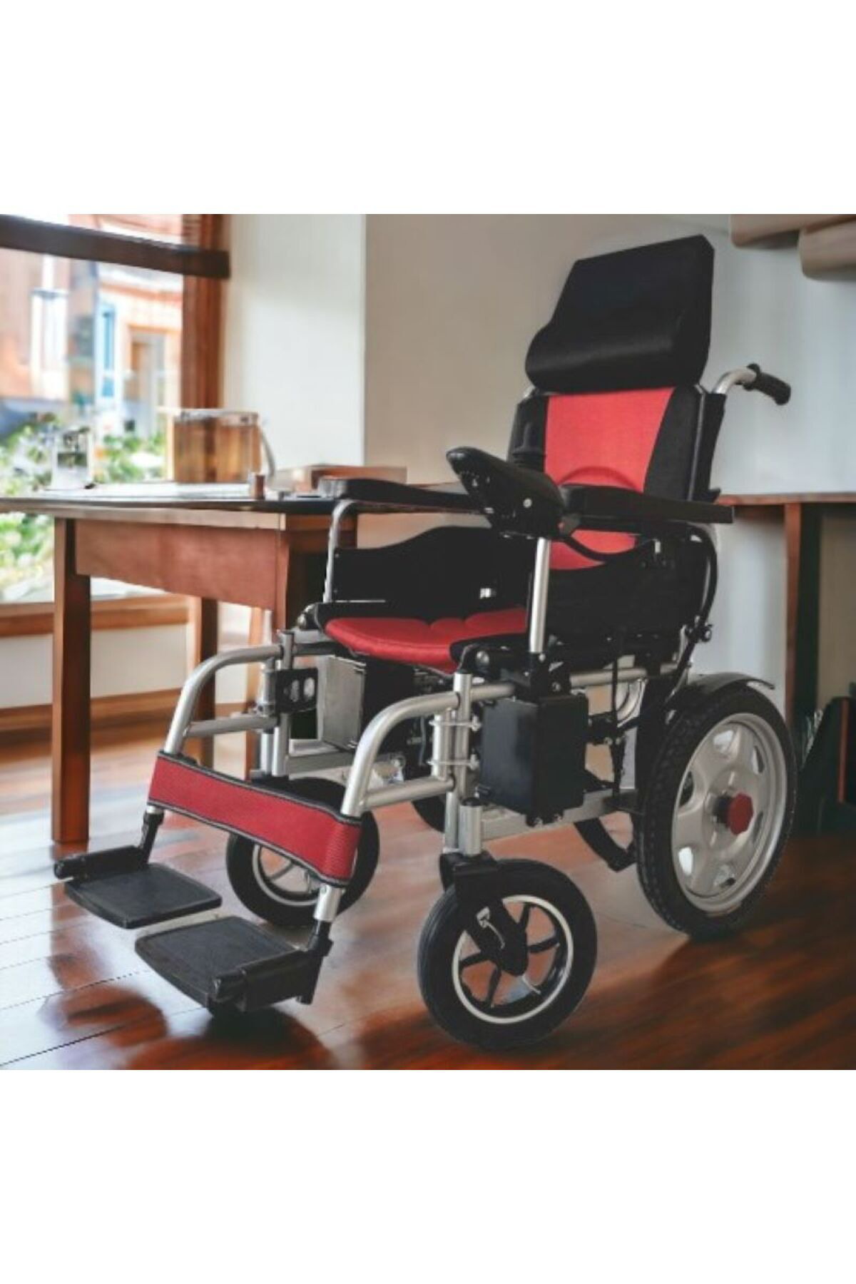 Trentline Akülü Tekerlekli Sandalye Baş Destekli Ve Aküler Üzerindeyken Kat