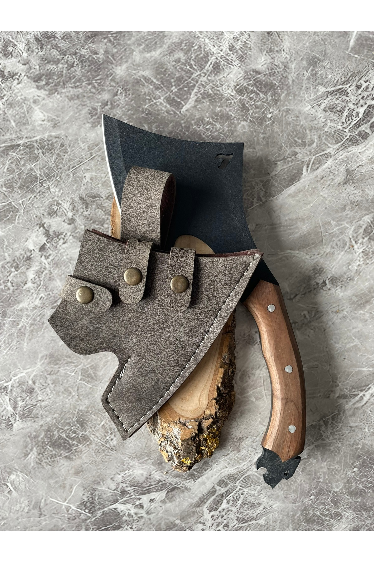 Alev Desenli Karbon Çelik Aslan Başlı Ceviz Kabzeli Kılıflı Kamp 