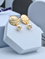 Tükkan Accessories Altin Kaplama Desenli Yuvarlak Plaka İnci Küpe-İnkü18