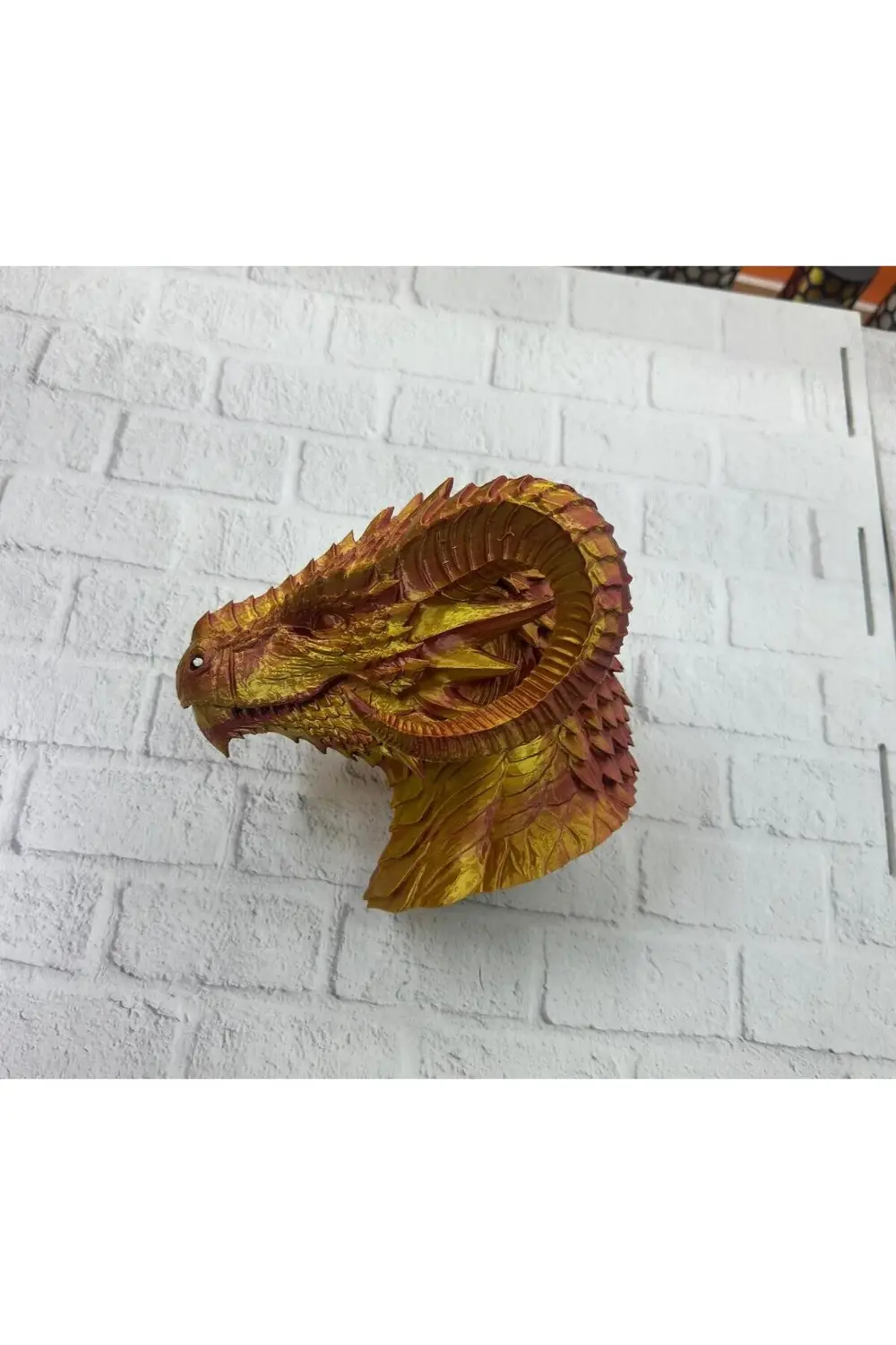 Altın Kırmızı Ejderha Figürü