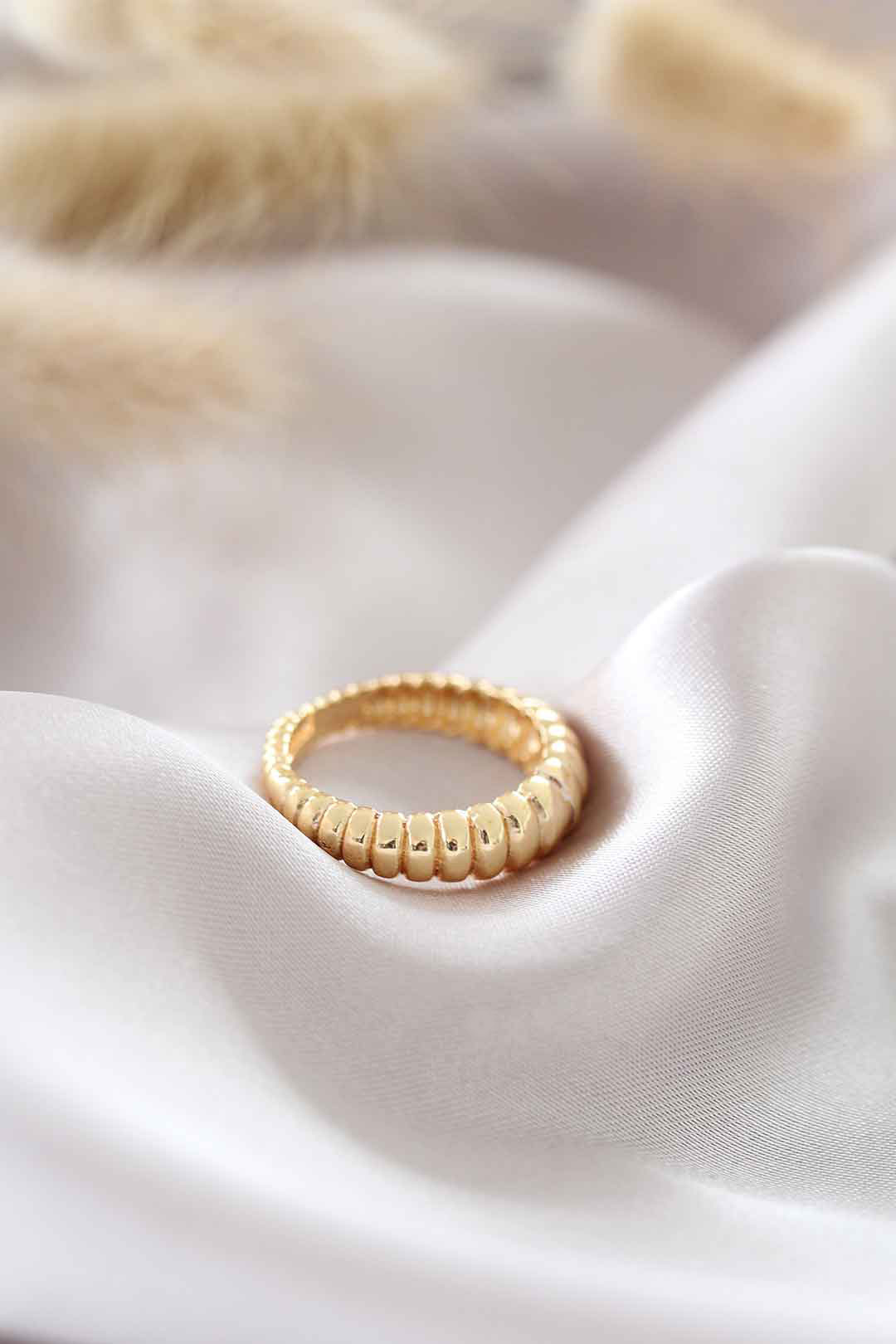 Altın Renk Ayarlamalı Burgu Kadın Yüzük - TJ-BYK1503