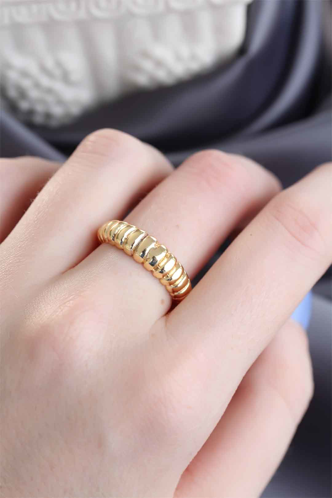 Altın Renk Ayarlamalı Burgu Kadın Yüzük - TJ-BYK1503